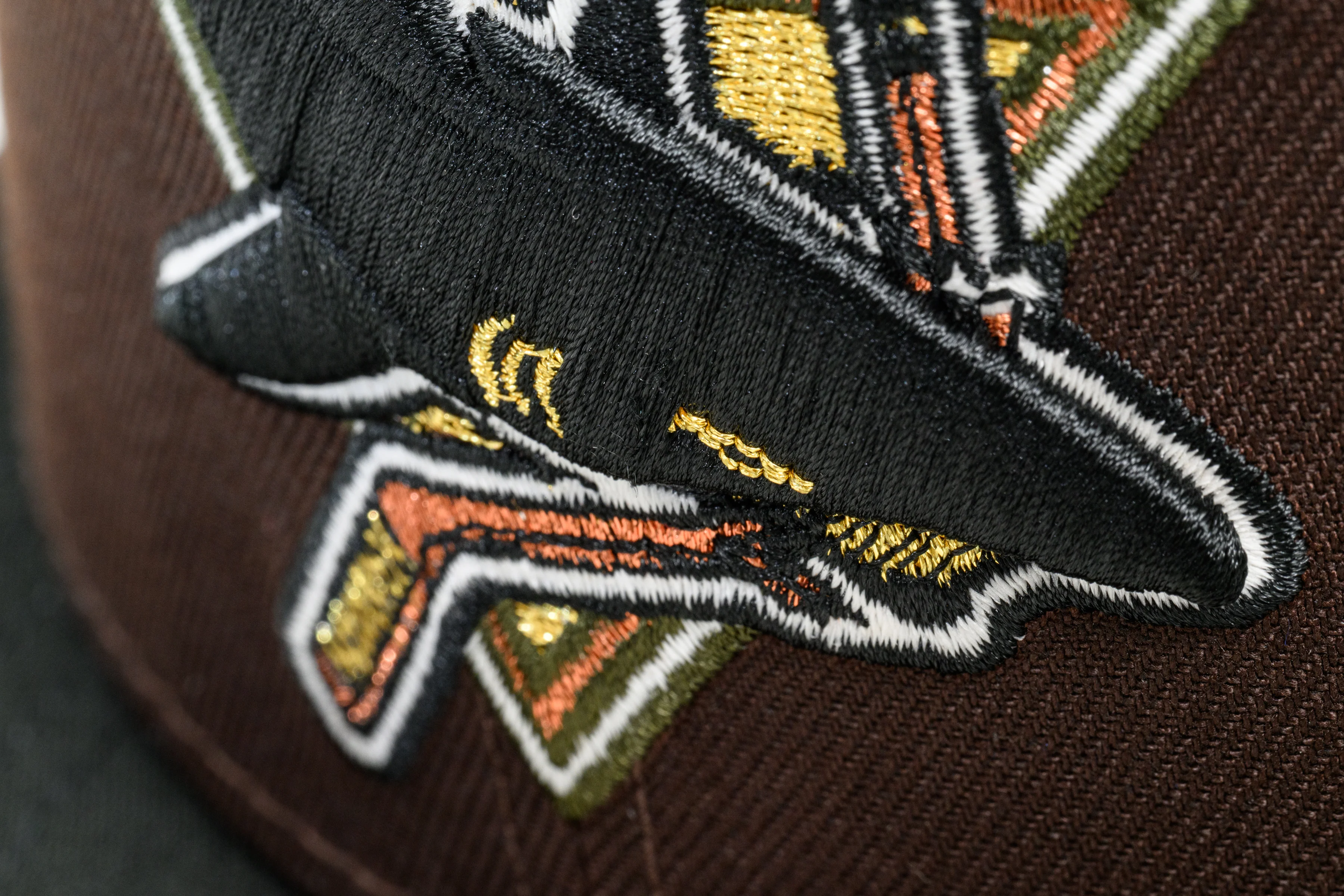 NEW ERA "OUT THE MUD” SAN JOSE SHARKS  FITTED HAT (BURNT WOOD / BLACK/ RIFLE GREEN) - Image 7