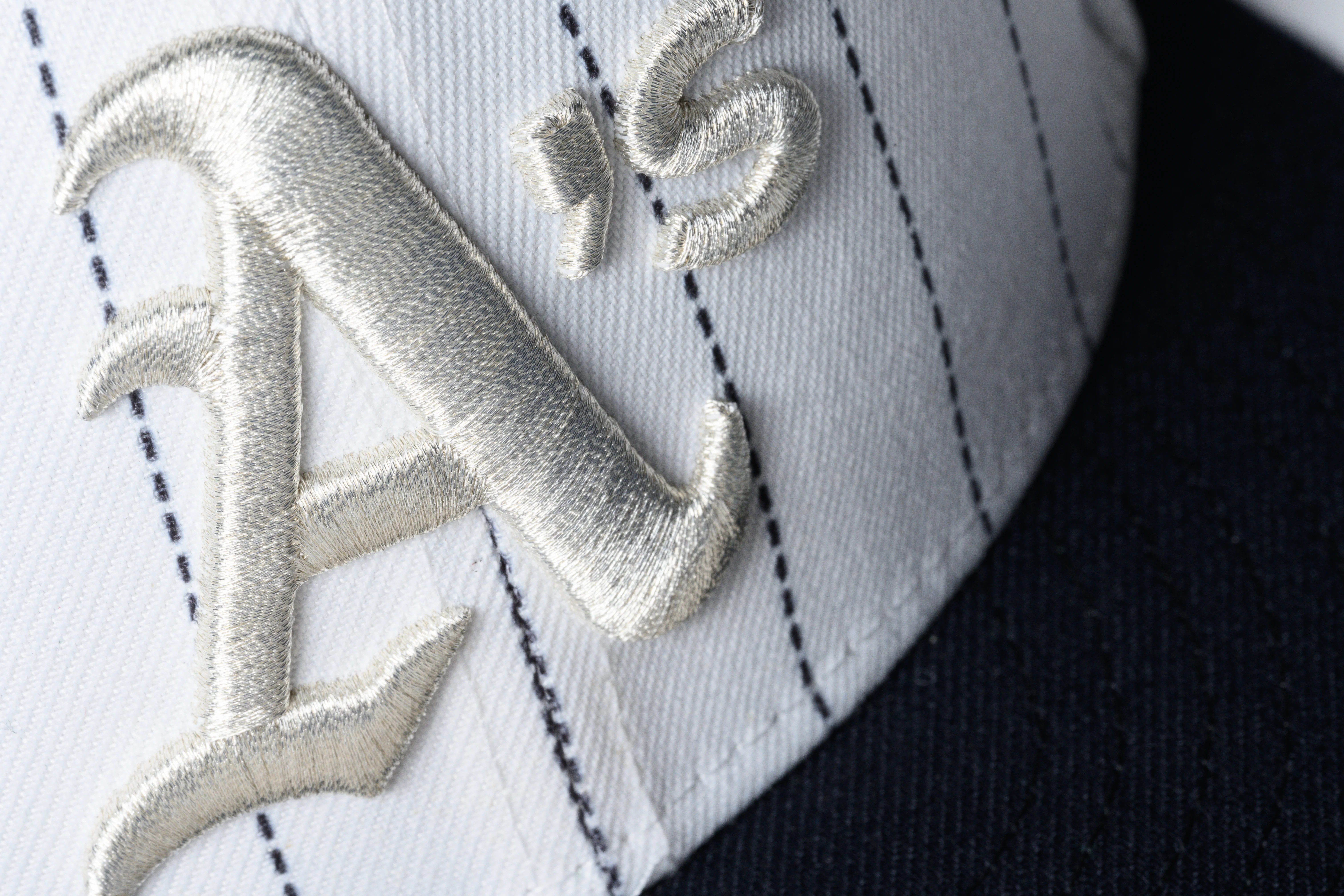 NEW ERA "PINSTRIPE" OAKLAND A'S FITTED HAT (NAVY/WHITE PINSTRIPE) - Image 4