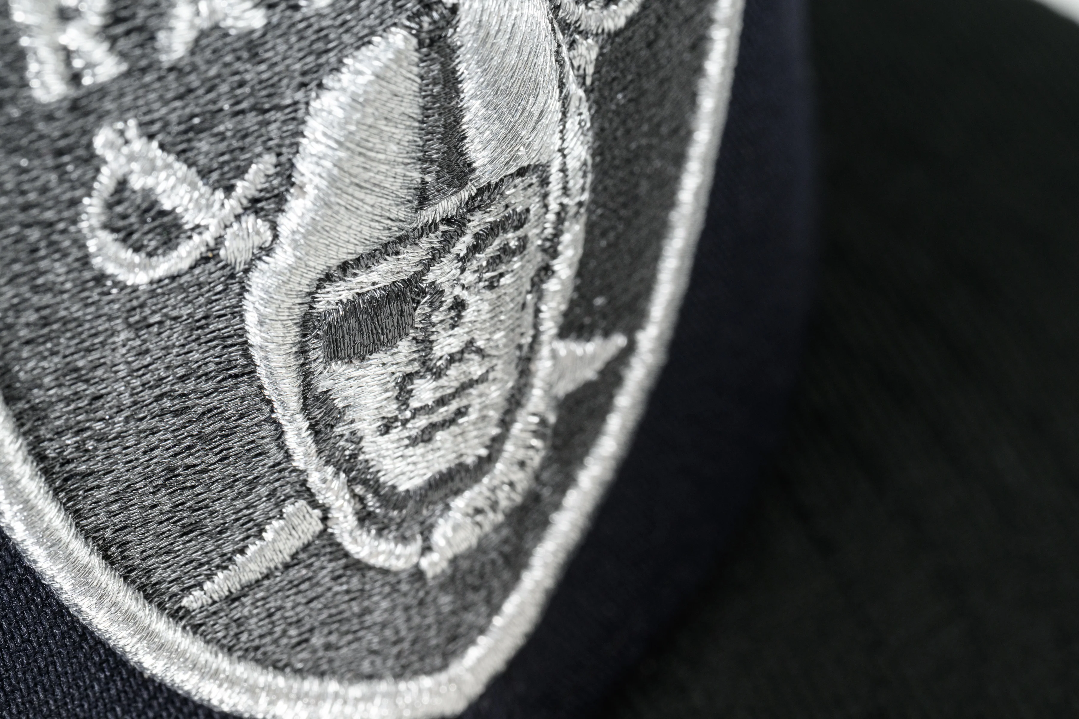 NEW ERA “TUNNEL VISION” LAS VEGAS RAIDERS FITTED HAT (NAVY/BLACK/ORANGE) - Image 9