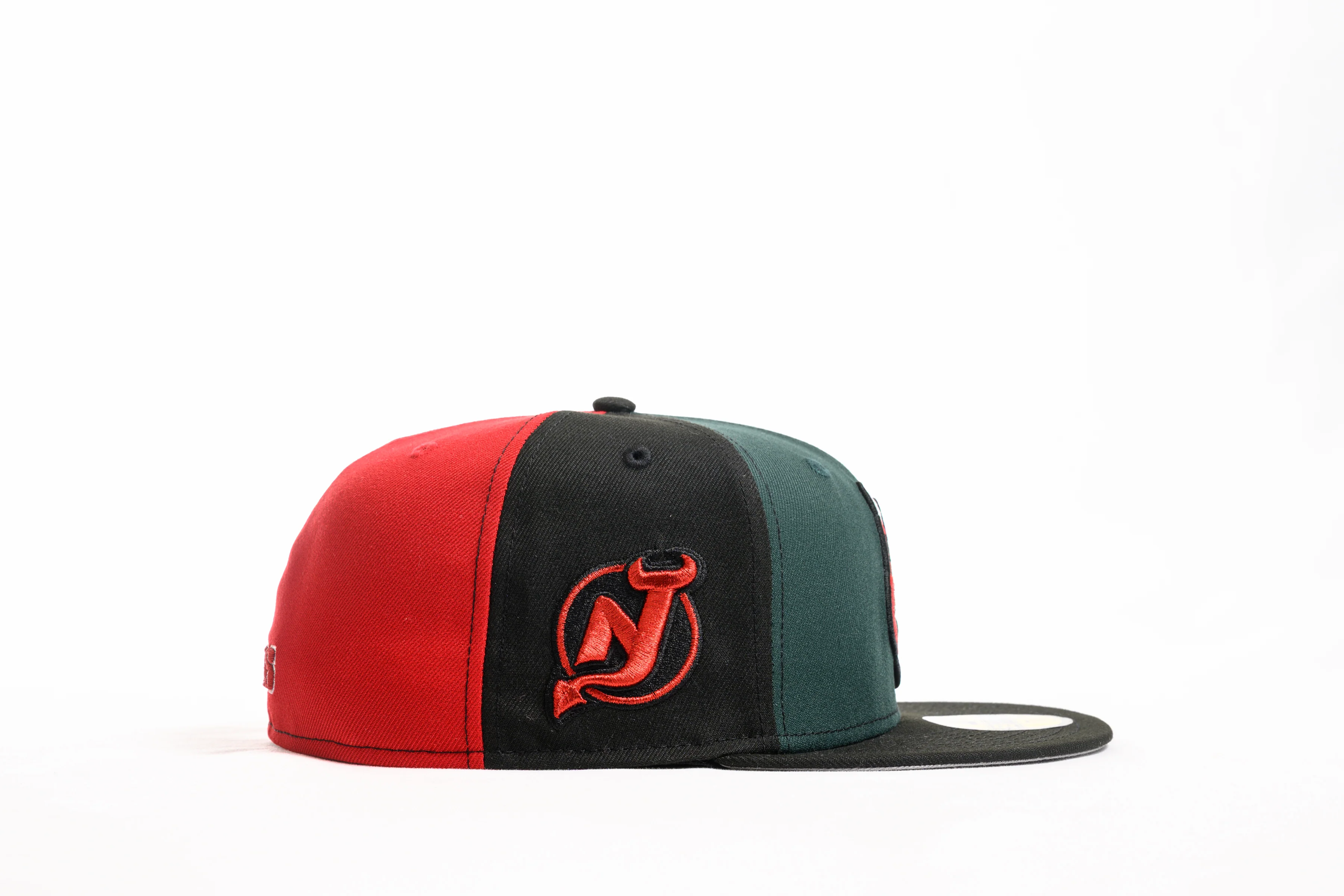 NEW ERA "PUDDY" NEW JERSEY DEVILS FITTED HAT (BLACK/DARK GREEN/SCARLET) - Image 5