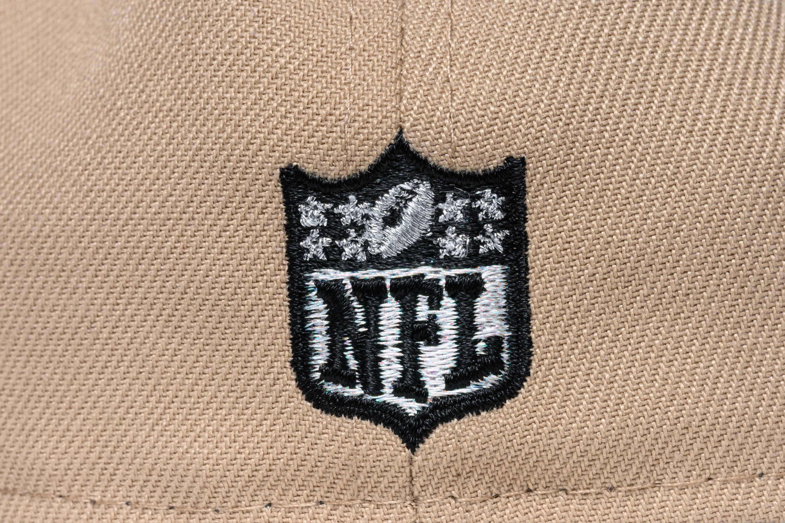 NEW ERA "RAIDERS ICY" LAS VEGAS RAIDERS FITTED HAT (KHAKI/BLACK) - Image 3