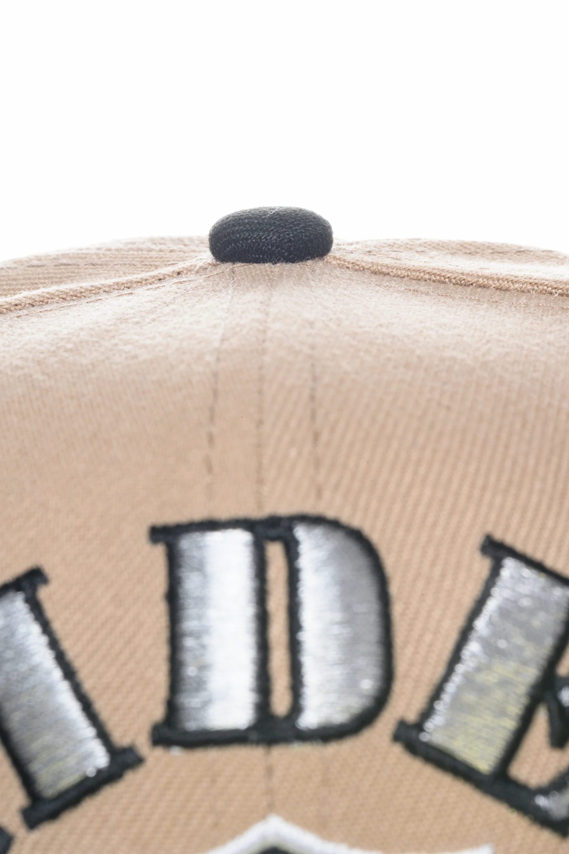 NEW ERA "RAIDERS ICY" LAS VEGAS RAIDERS FITTED HAT (KHAKI/BLACK) - Image 5