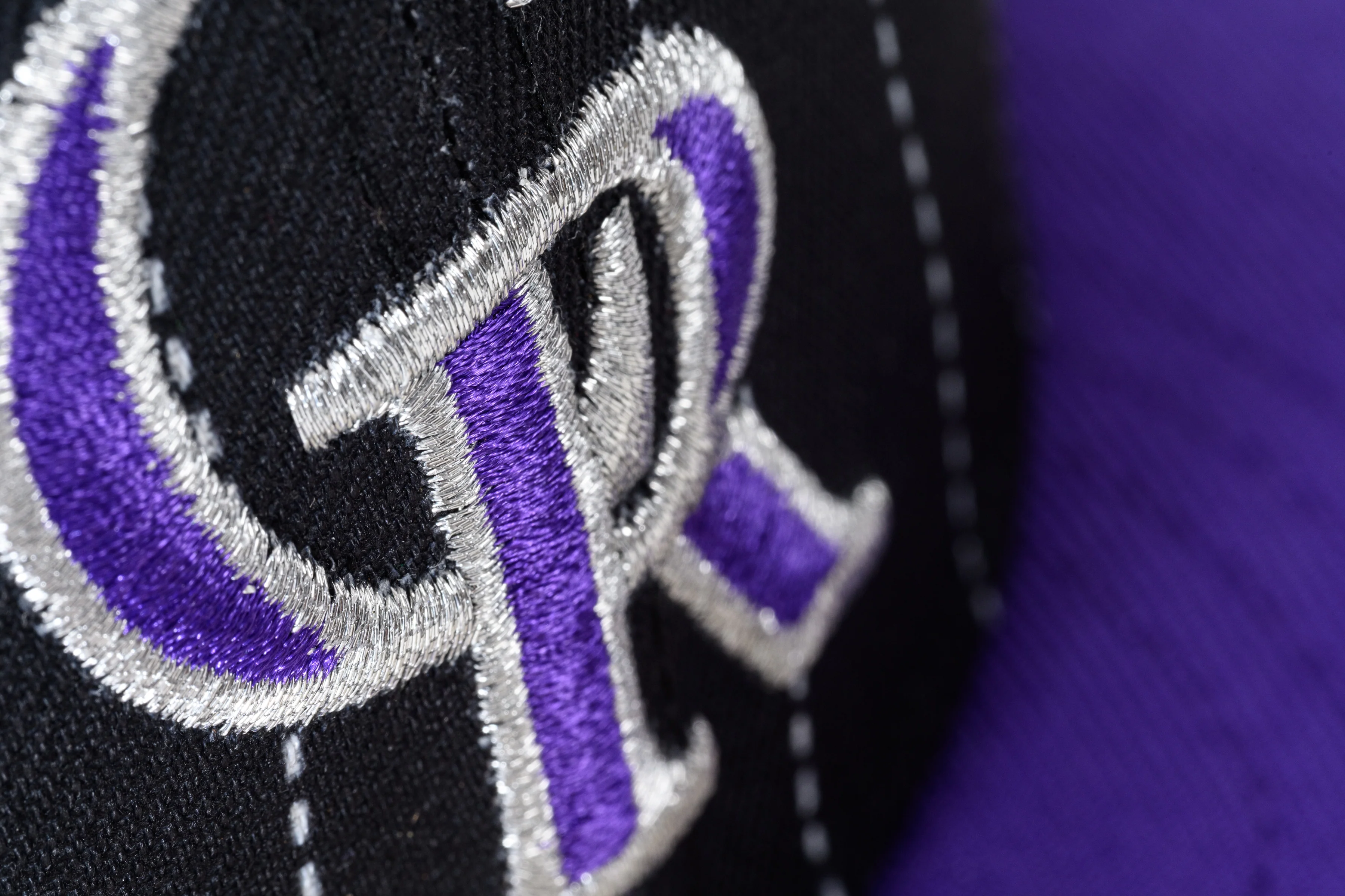NEW ERA "RETRO PINSTRIPE" COLORADO ROCKIES FITTED HAT (PINSTRIPE BLACK/PURPLE)) - Image 10