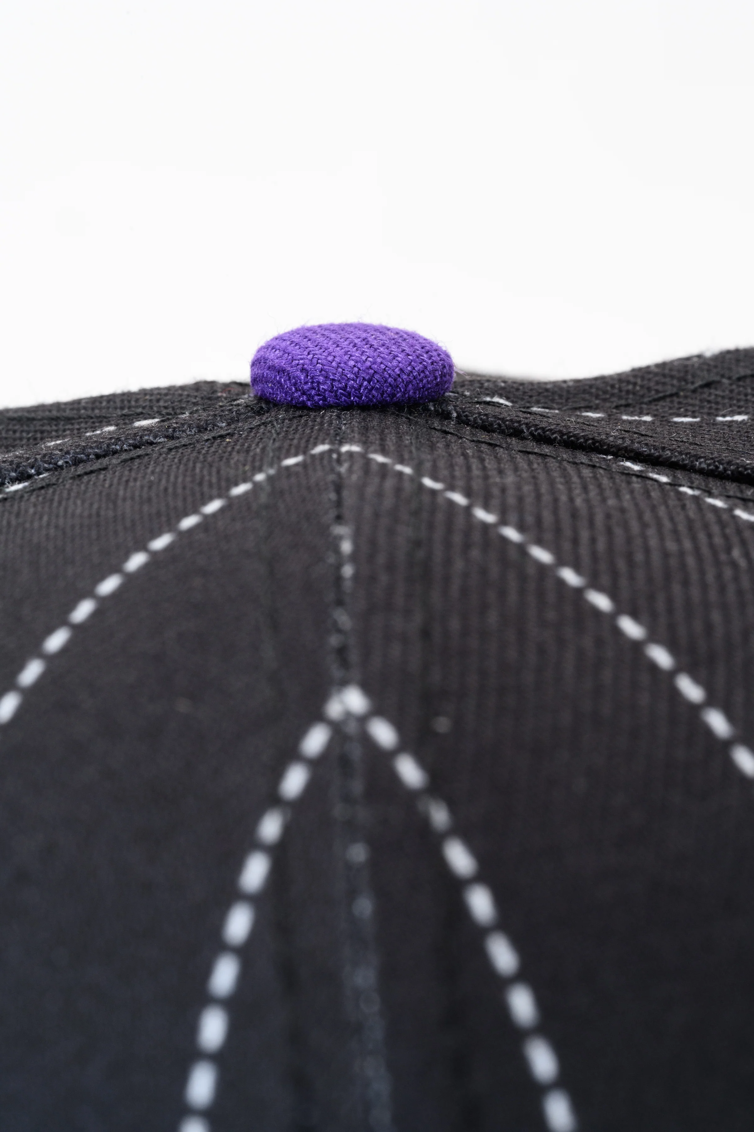 NEW ERA "RETRO PINSTRIPE" COLORADO ROCKIES FITTED HAT (PINSTRIPE BLACK/PURPLE)) - Image 4