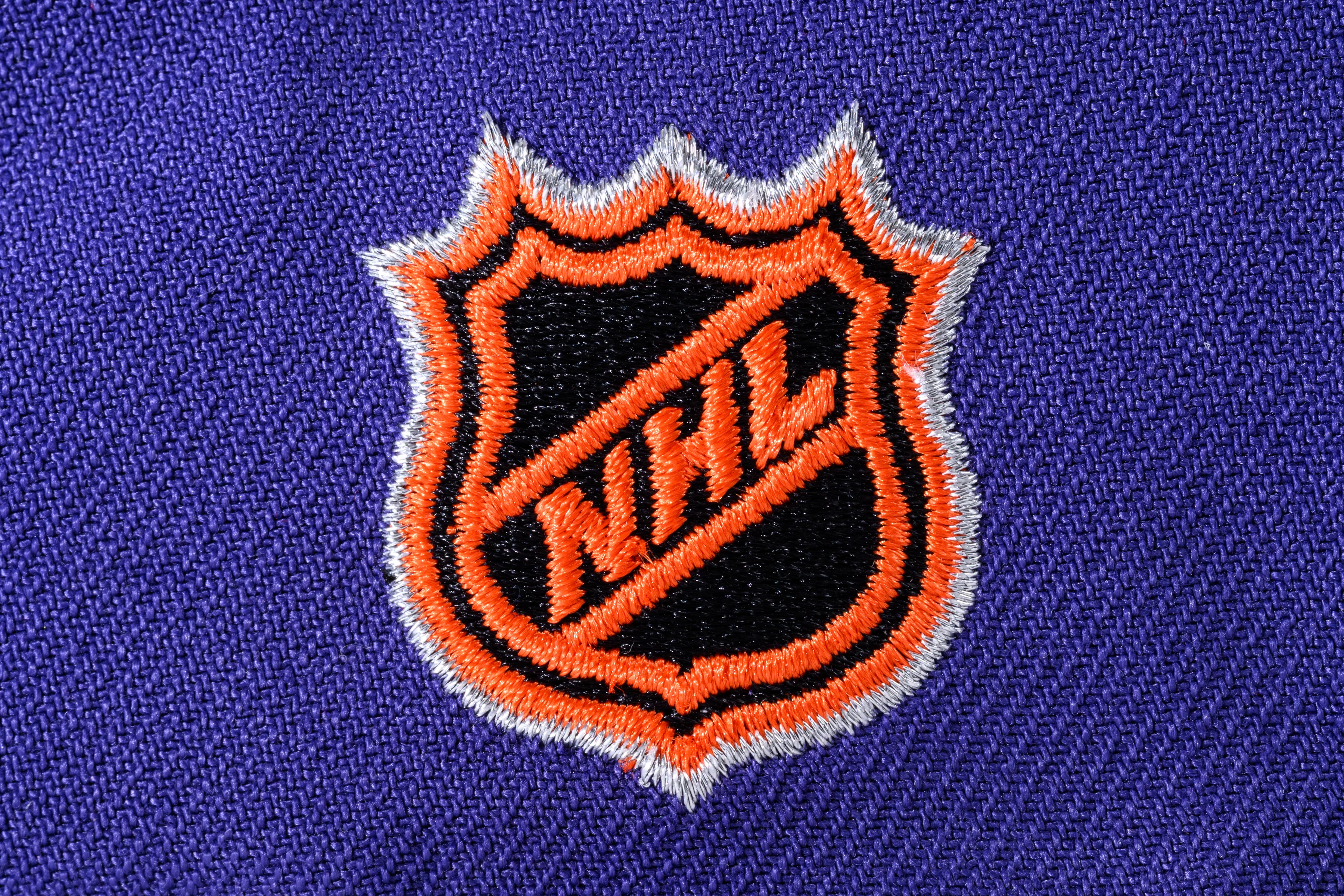 NEW ERA "RETRO SCRIPT" ANAHEIM DUCKS FITTED HAT (PURPLE/GREY) - Image 3
