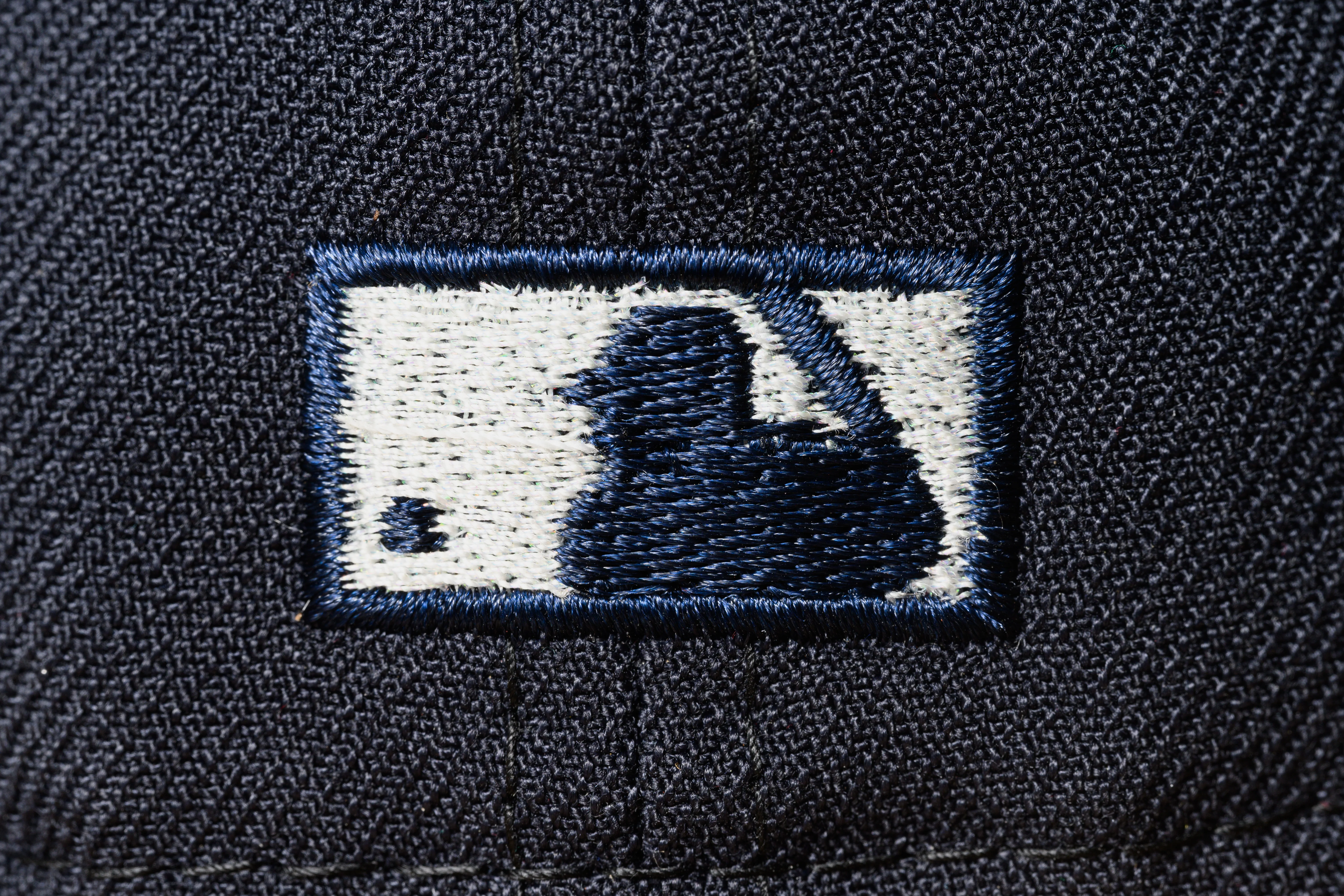 NEW ERA "ROSE GARDEN" OAKLAND A'S FITTED HAT (NAVY/OCEAN BLUE) - Image 2