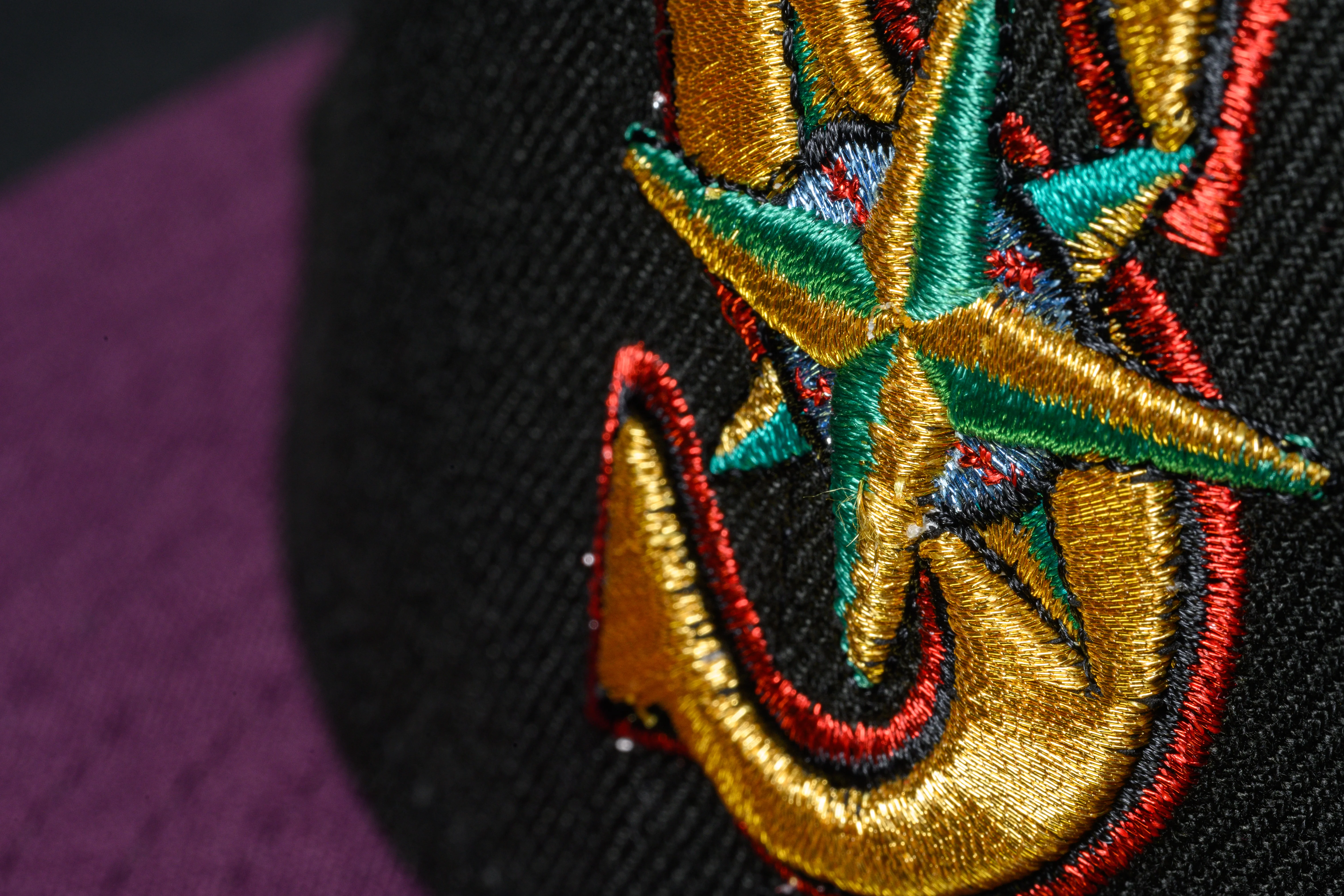 NEW ERA "SAMURAI" SEATTLE MARINERS FITTED HAT (BLACK/ PLUM) - Image 5