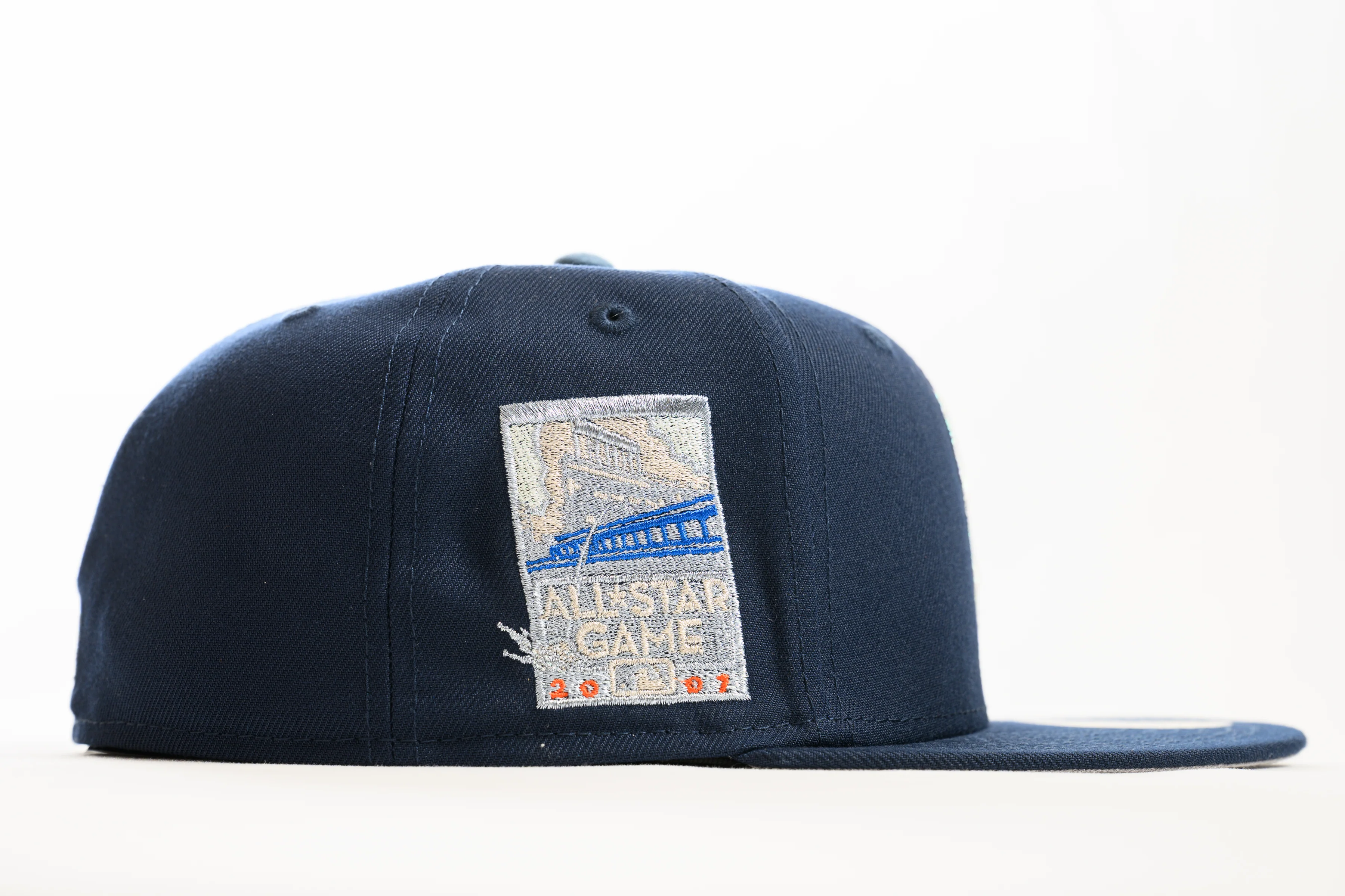 NEW ERA "LIFE IS BEAUTIFUL" SAN FRANCISCO GIANTS FITTED HAT (NAVY/SKY BLUE) - Image 9