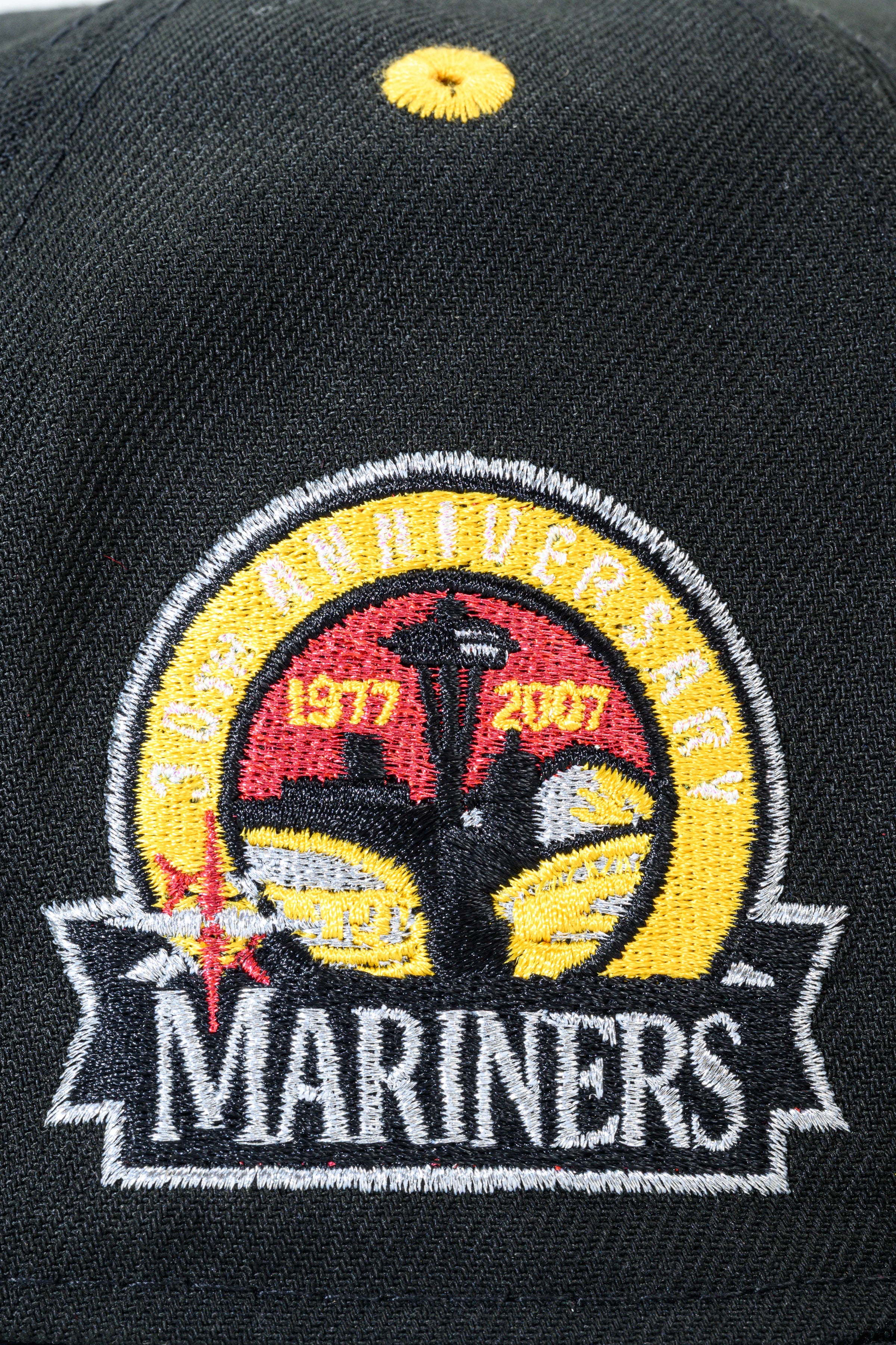 NEW ERA "SCAT" SEATTLE MARINERS FITTED HAT (BLACK/RED/YELLOW) - Image 6