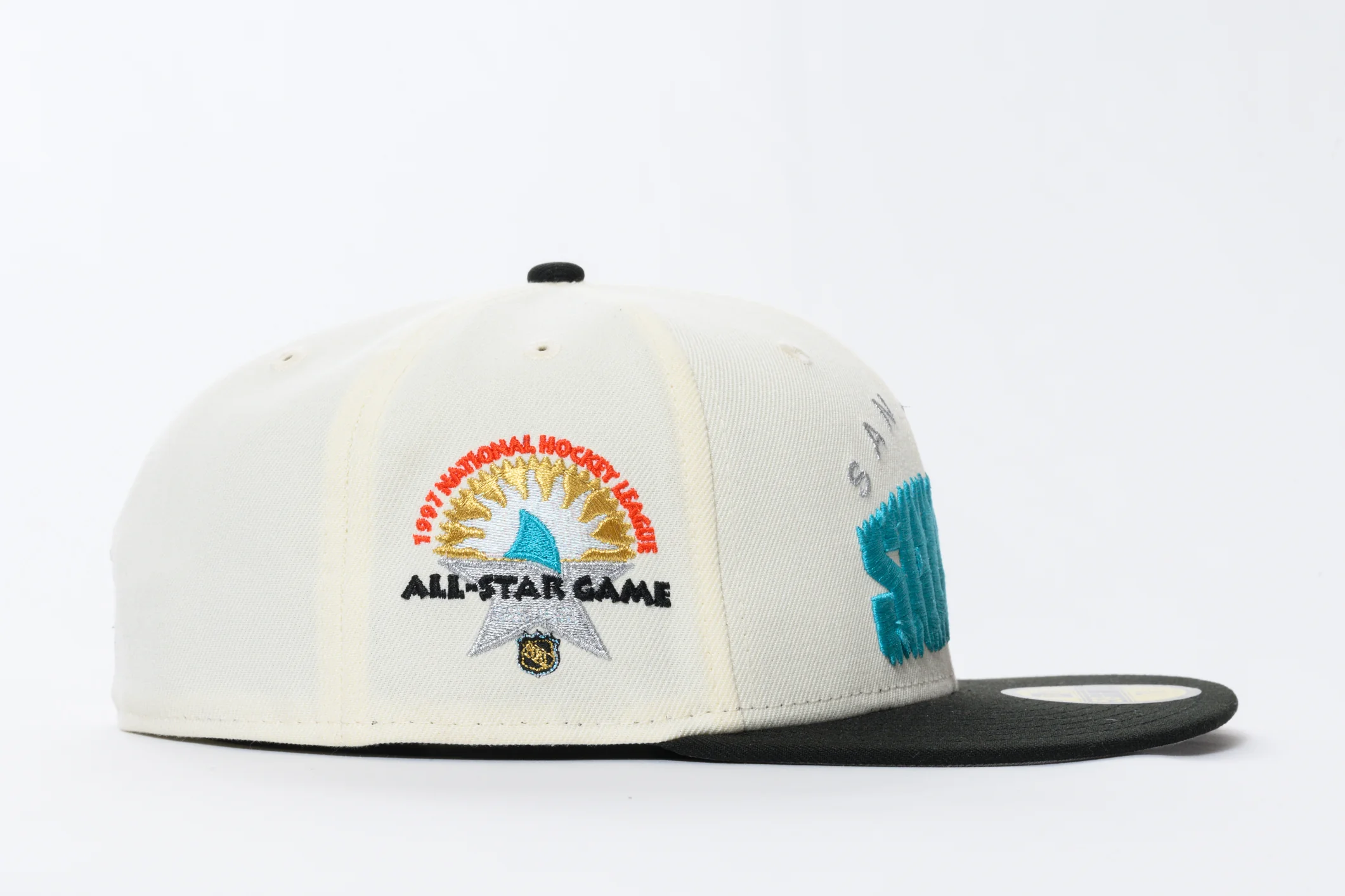 NEW ERA "SHARK BAIT" SAN JOSE SHARKS FITTED HAT (CHROME/BLACK) - Image 3