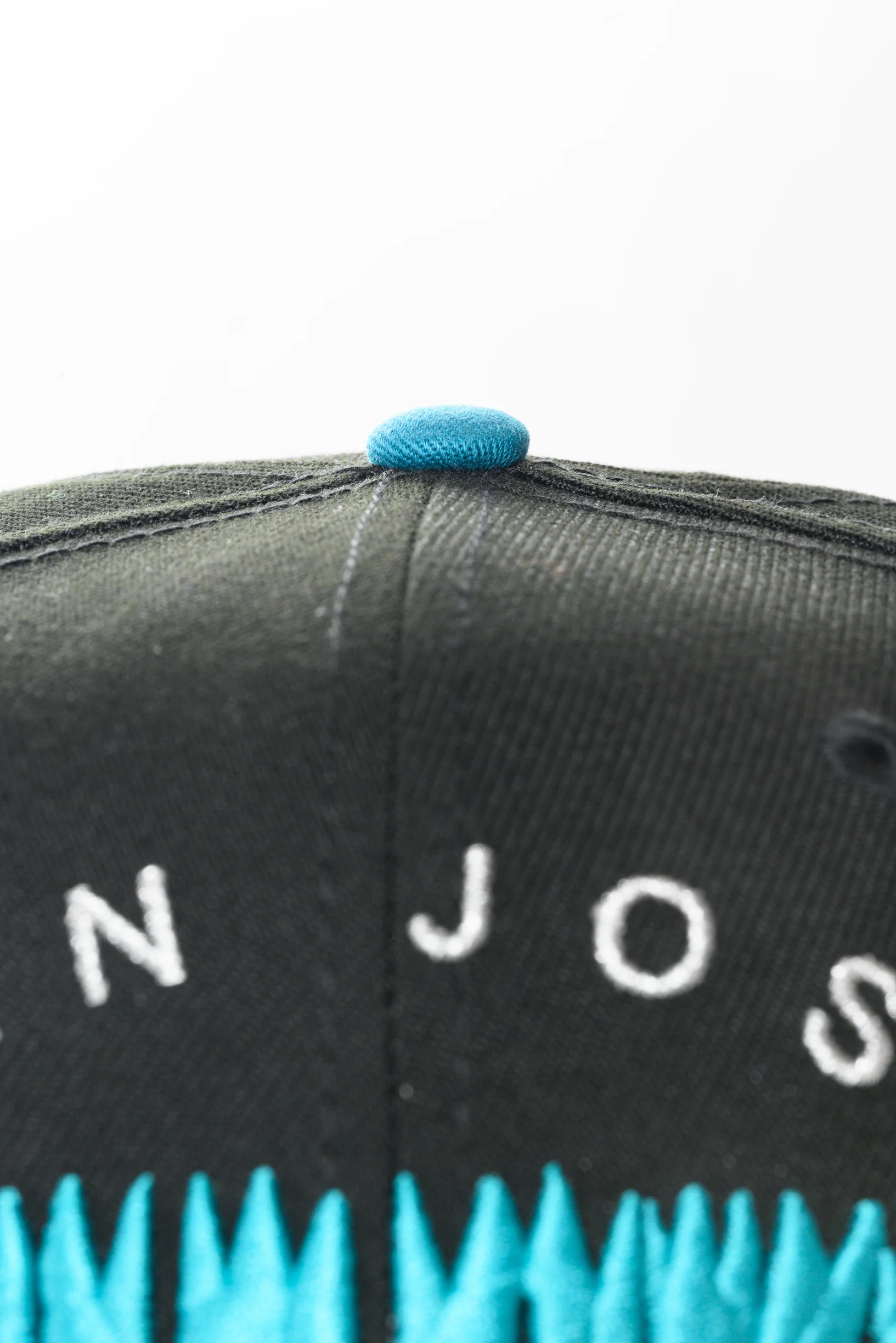 NEW ERA "SHARK BITE" SAN JOSE SHARKS FITTED HAT (BLACK/TEAL) - Image 5