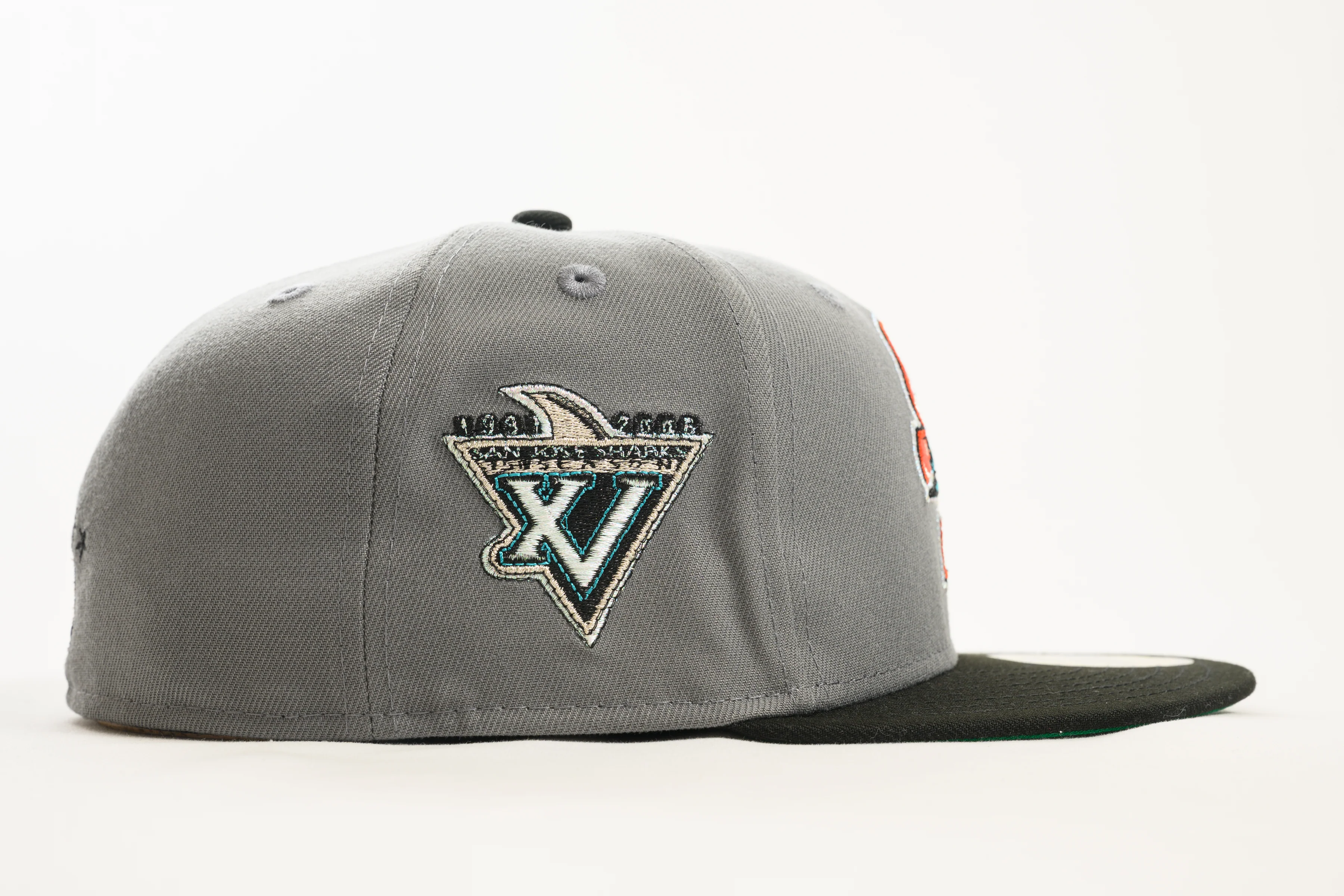 NEW ERA "SHARKNADO" SAN JOSE SHARKS FITTED HAT (STORM GREY/BLACK/ORANGE) - Image 8