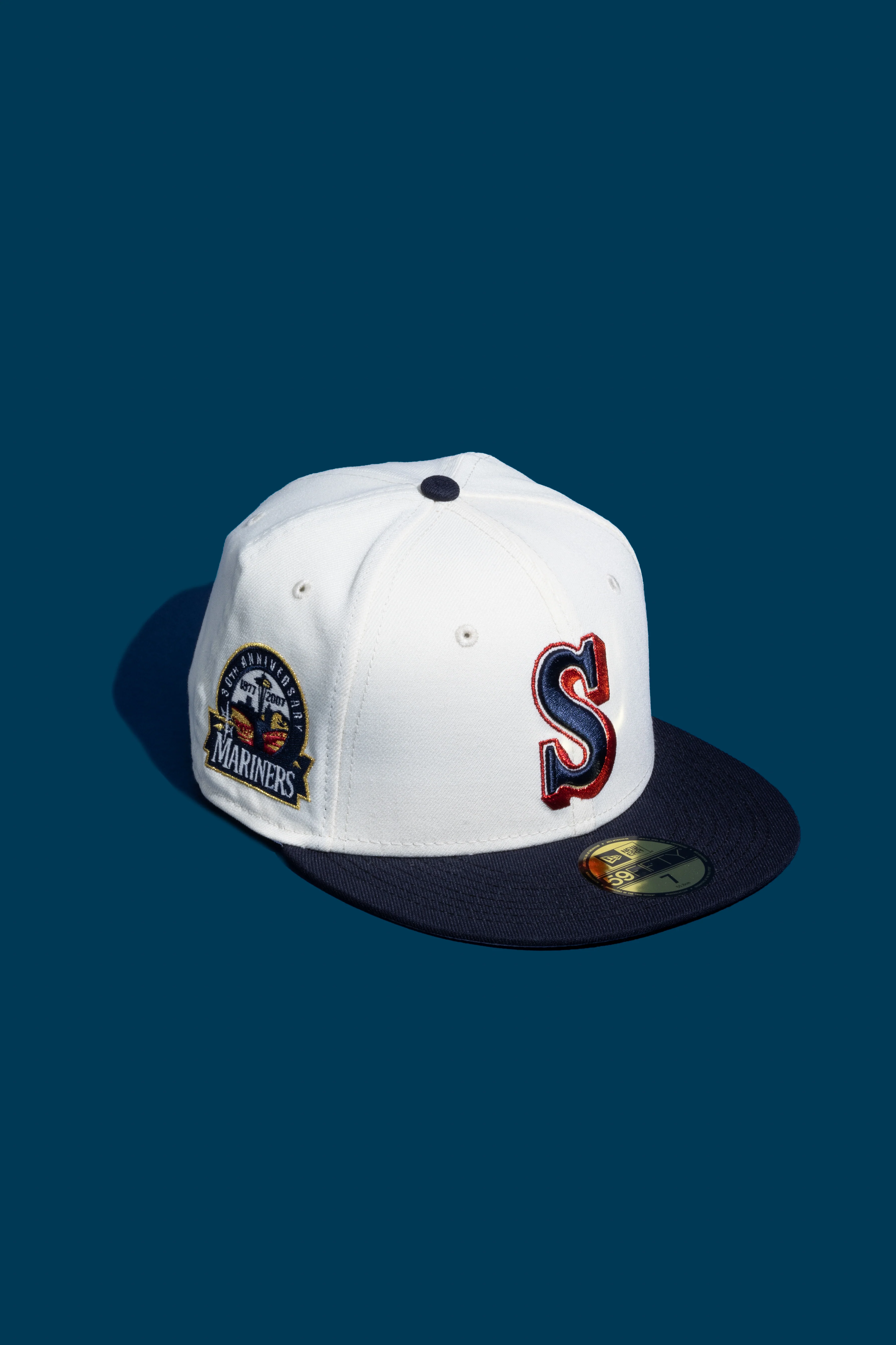 NEW ERA "SINCERE" SEATTLE MARINERS FITTED HAT (CHROME WHITE/NAVY)