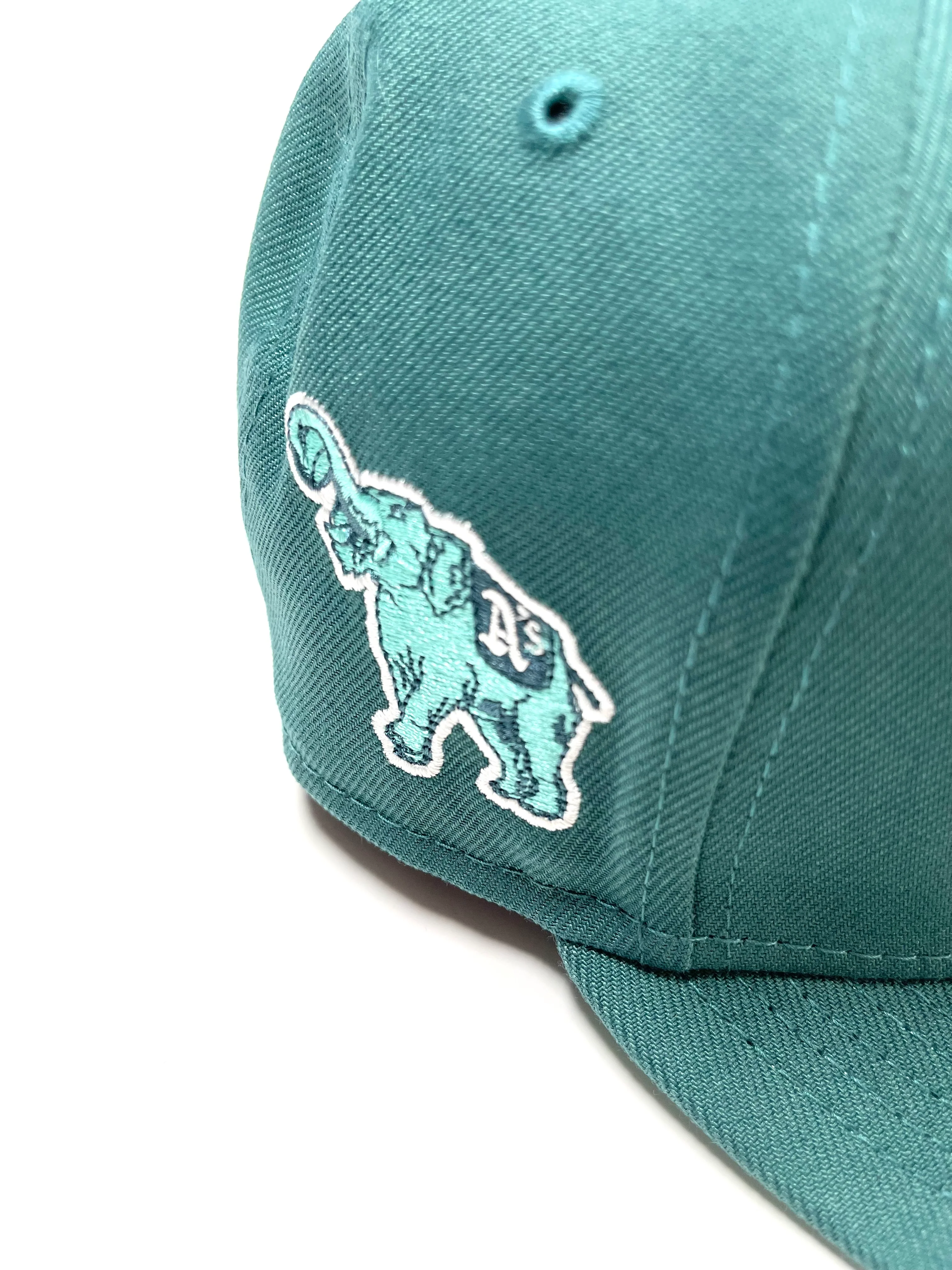 NEW ERA "SPEARMINT” PHILADELHIA ATHLETICS FITTED HAT (PINE GREEN/CLEAR MINT) - Image 2