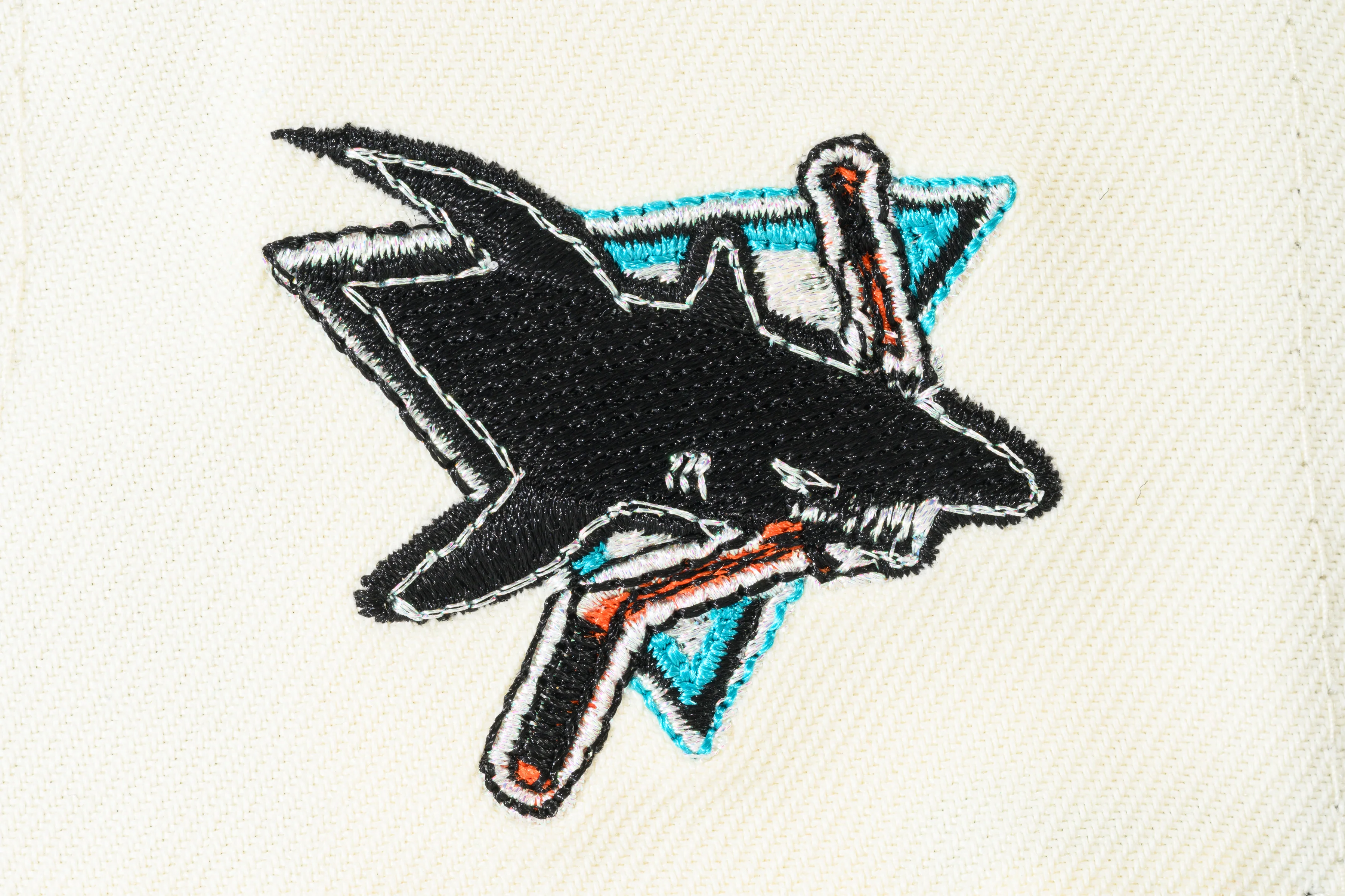 NEW ERA "SURF NINJAS" SAN JOSE SHARKS FITTED HAT CHROME WHITE/TEAL) - Image 4
