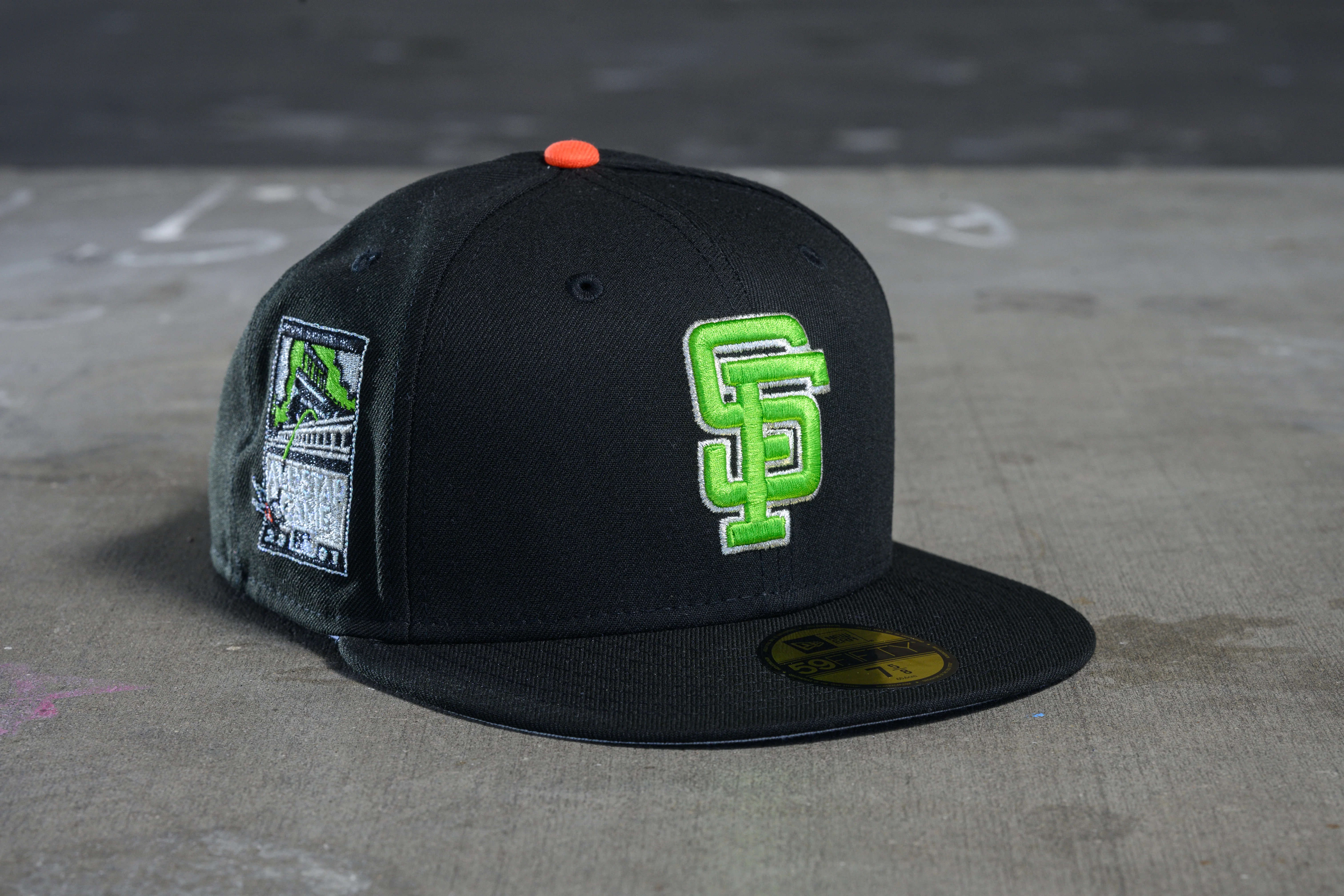 NEW ERA "SUTTER STREET" SAN FRANCISCO GIANTS FITTED HAT (BLACK/GREEN)