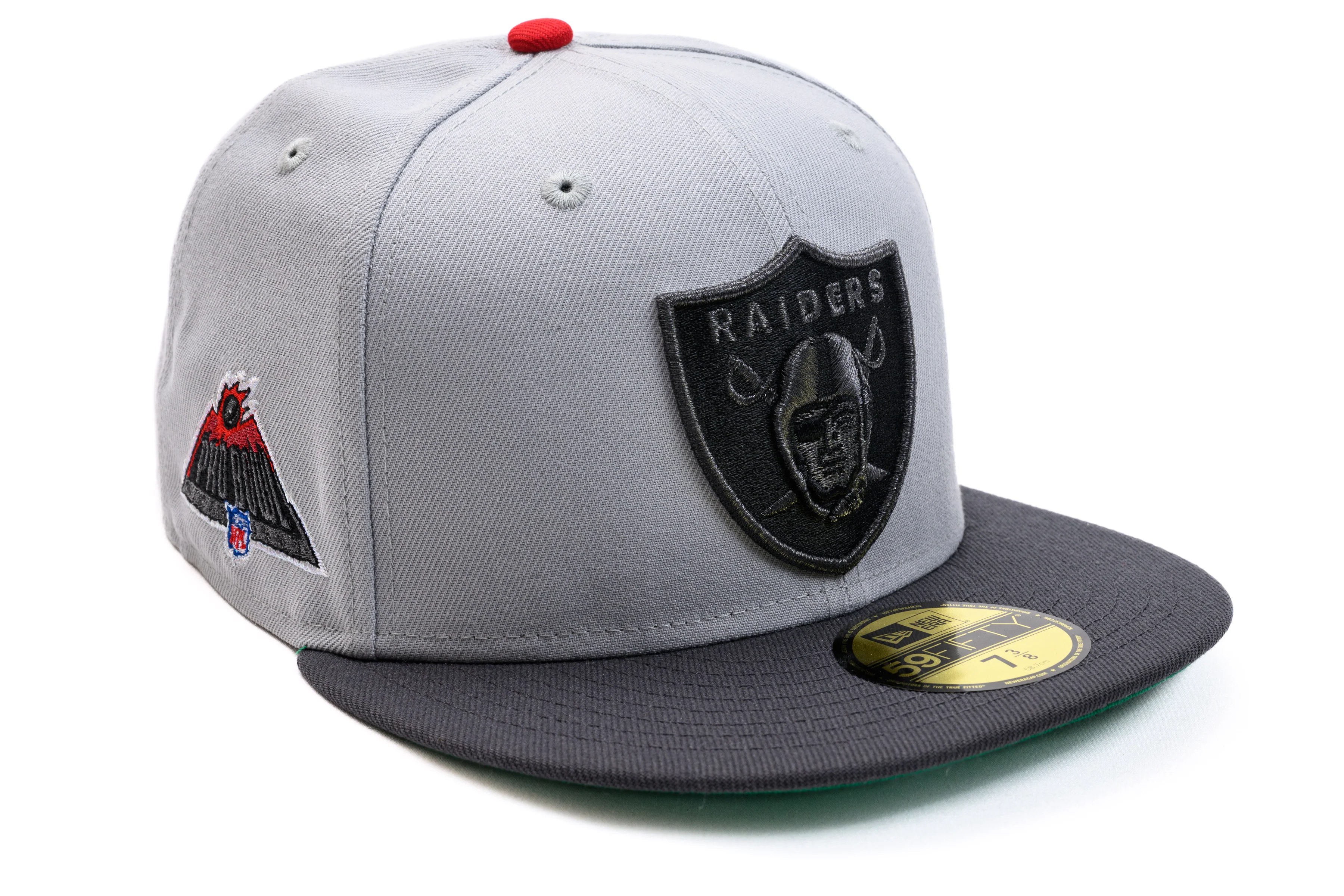 NEW ERA "TALES" LAS VEGAS RAIDERS FITTED HAT + PIN (GREY/GRAPHITE/RED)