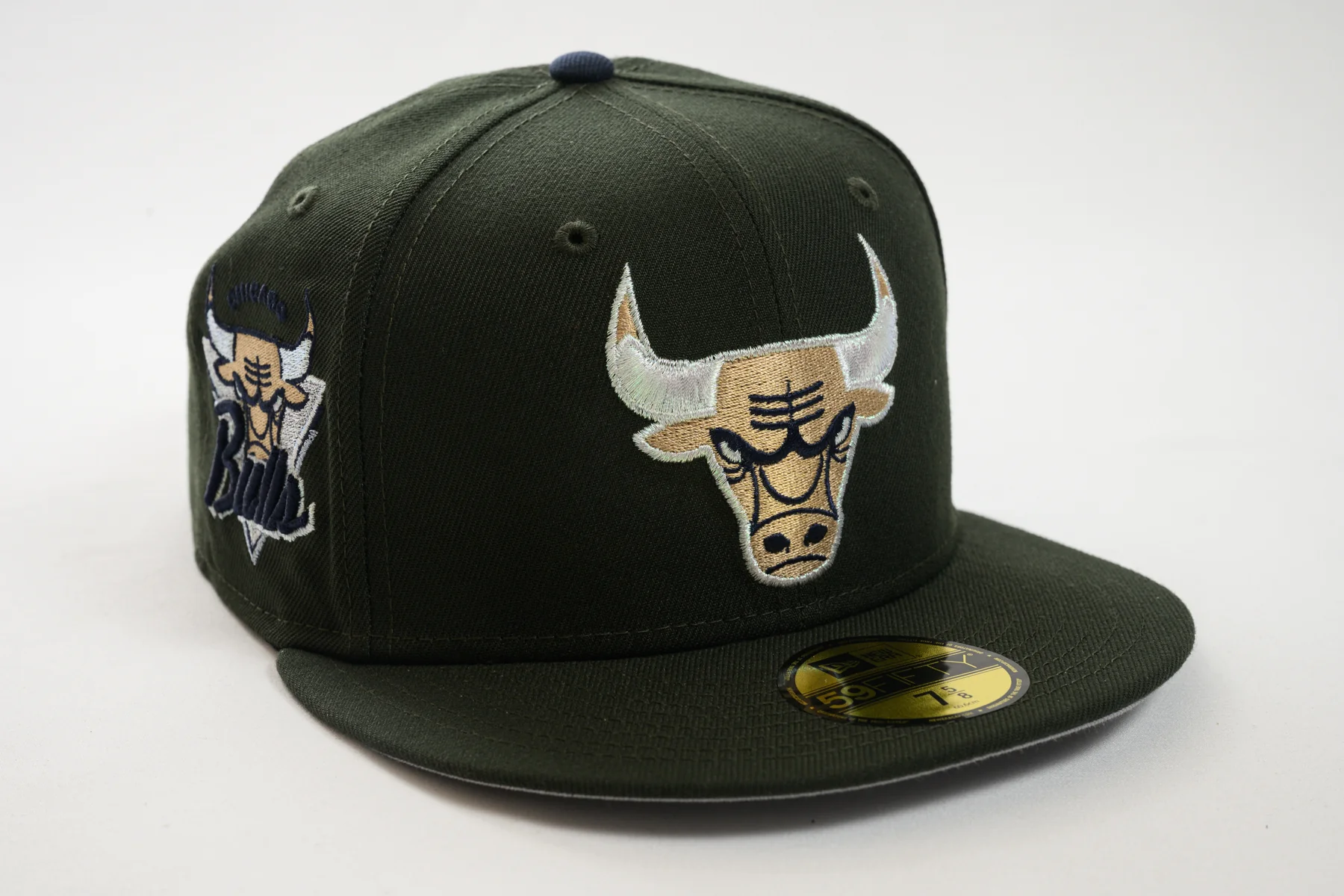 NEW ERA "TAURUS" CHICAGO BULLS FITTED HAT (SEAWEED GREEN/OCEANSIDE BLUE)
