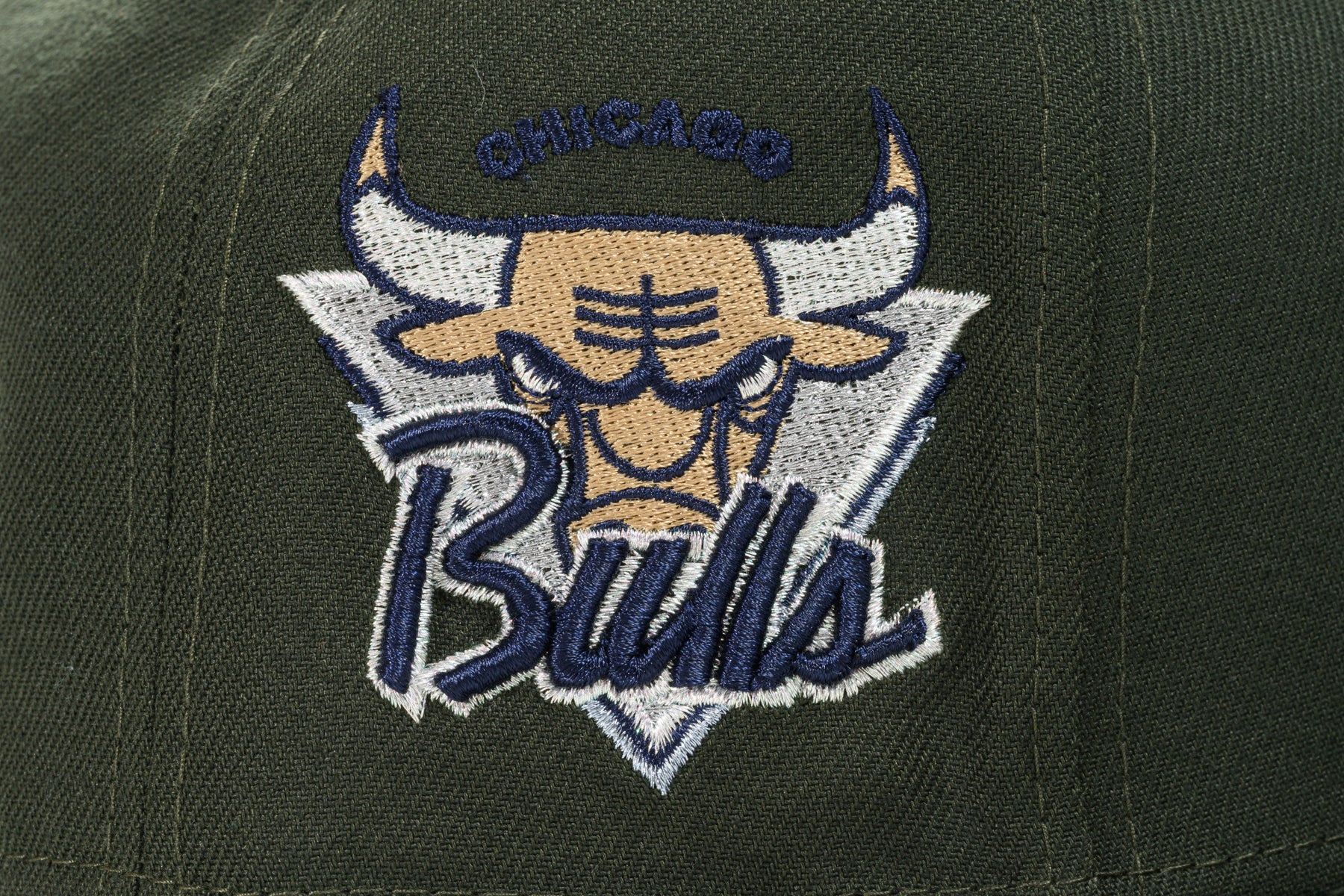 NEW ERA "TAURUS" CHICAGO BULLS FITTED HAT (SEAWEED GREEN/OCEANSIDE BLUE) - Image 2