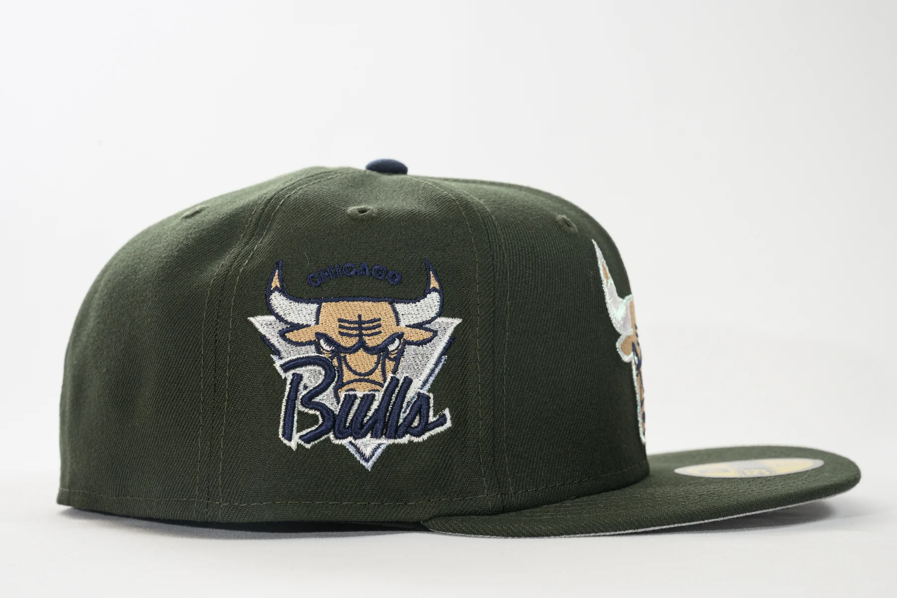 NEW ERA "TAURUS" CHICAGO BULLS FITTED HAT (SEAWEED GREEN/OCEANSIDE BLUE) - Image 6