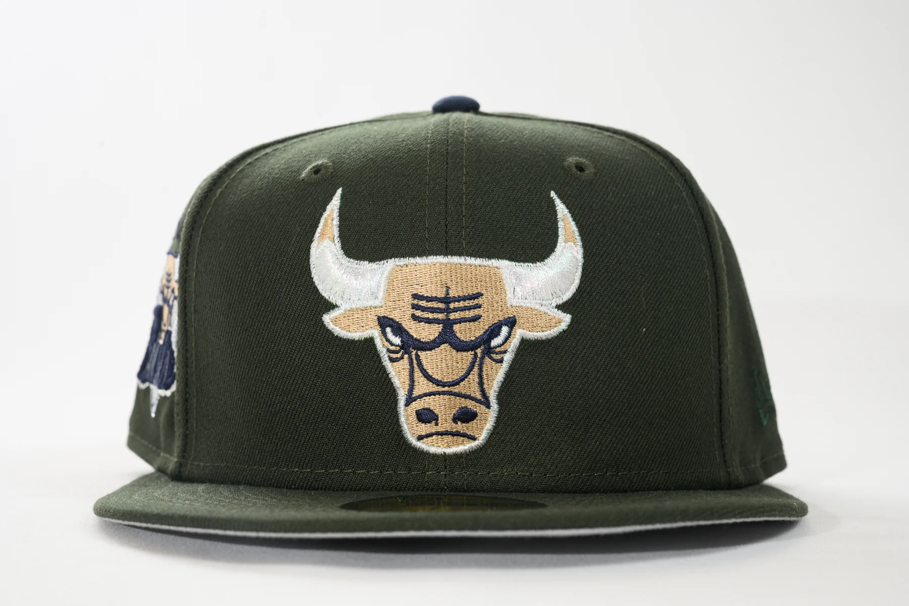 NEW ERA "TAURUS" CHICAGO BULLS FITTED HAT (SEAWEED GREEN/OCEANSIDE BLUE) - Image 8