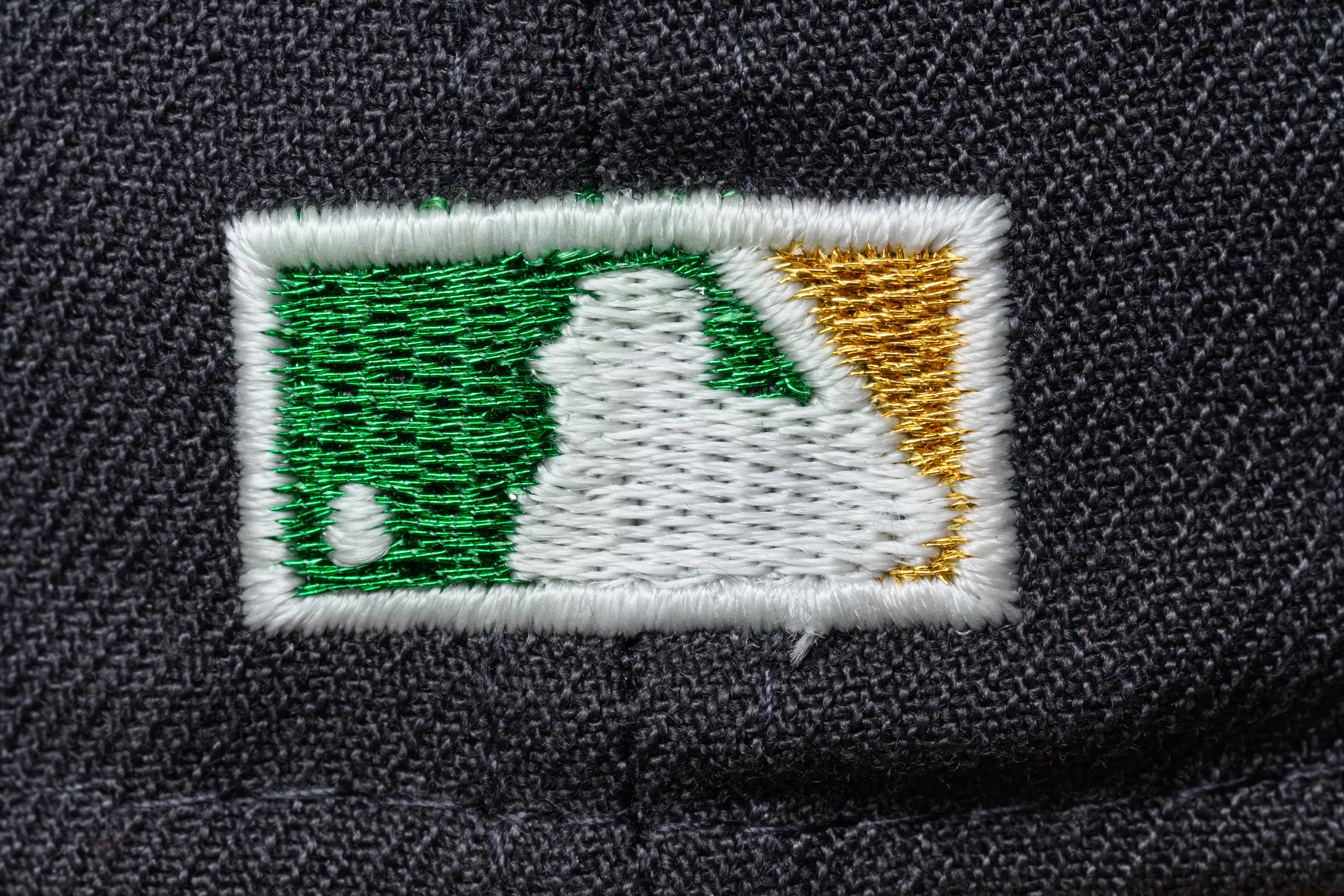 NEW ERA “880" OAKLAND A'S FITTED HAT (DARK GRAPHITE/DARK GREEN) - Image 3
