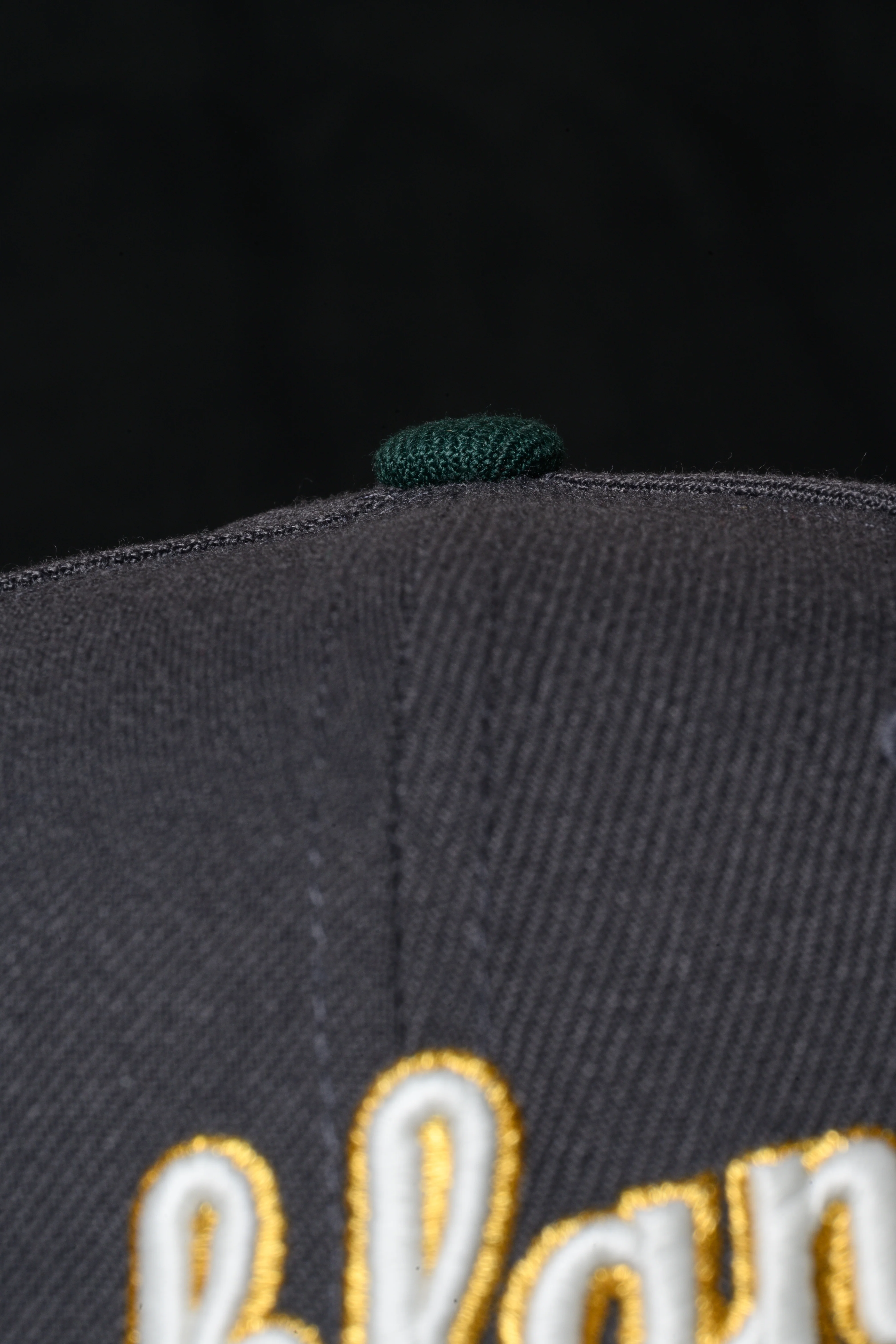 NEW ERA “880" OAKLAND A'S FITTED HAT (DARK GRAPHITE/DARK GREEN) - Image 5