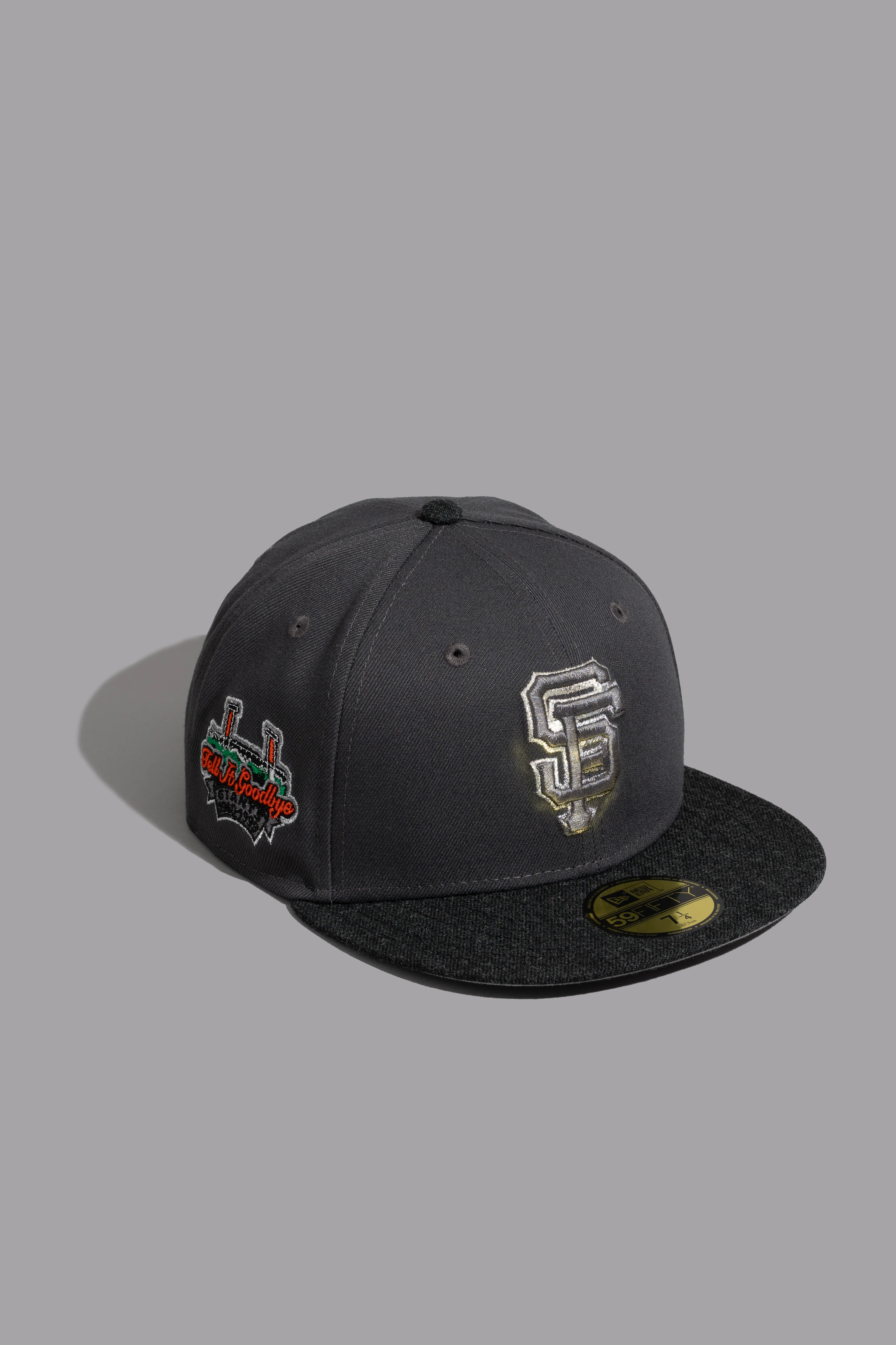 NEW ERA “THE ROCK" SF GIANTS FITTED HAT (GRAPHITE/BLACK HEATHER)