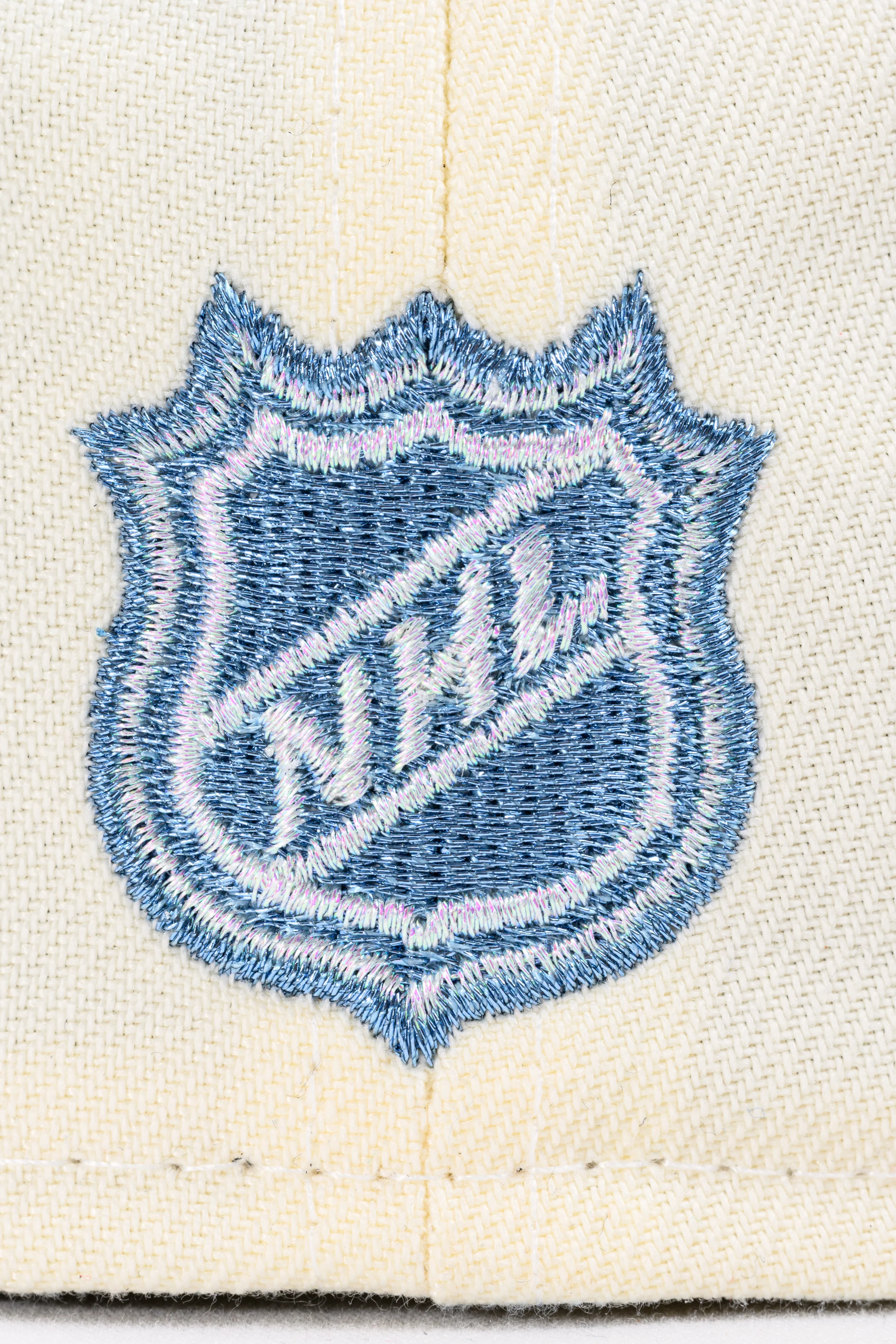 NEW ERA "THIN ICE" SAN JOSE SHARKS FITTED HAT (CHROME/BLACK/LIGHT BLUE) - Image 3