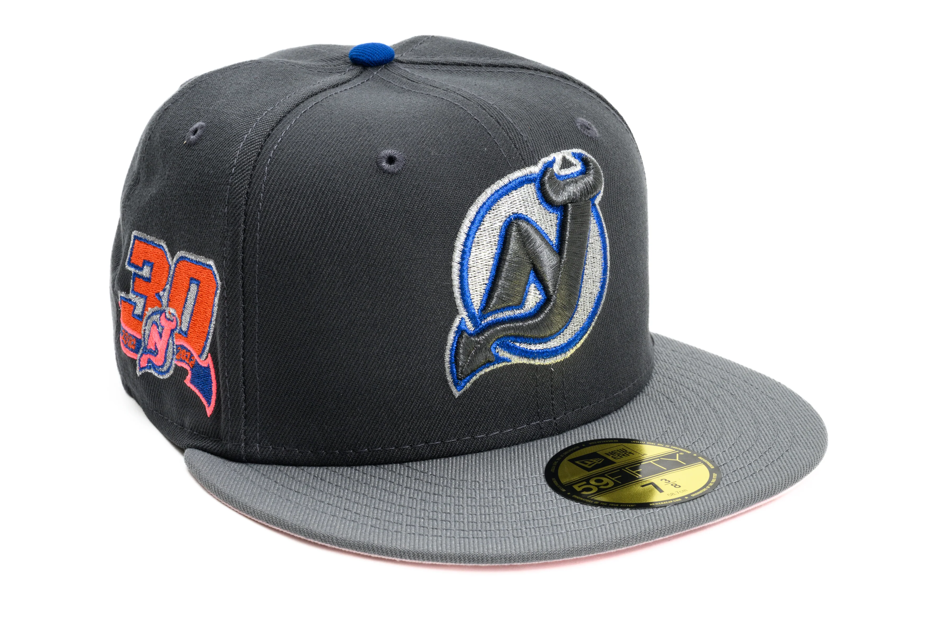 NEW ERA "TRANSIT" NEW JERSEY DEVILS FITTED HAT (DARK GRAPHITE/GREY/BLUE)