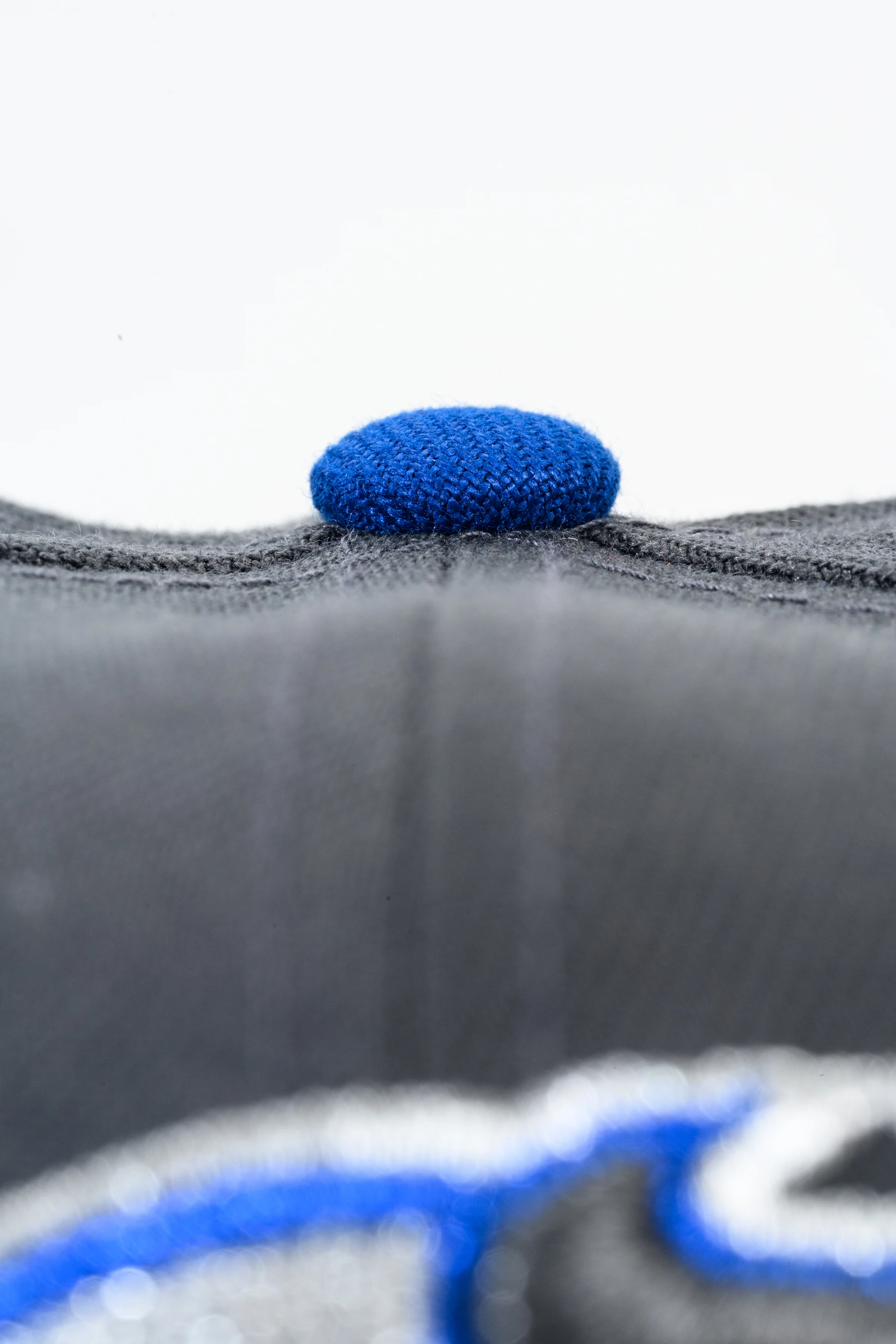NEW ERA "TRANSIT" NEW JERSEY DEVILS FITTED HAT (DARK GRAPHITE/GREY/BLUE) - Image 5