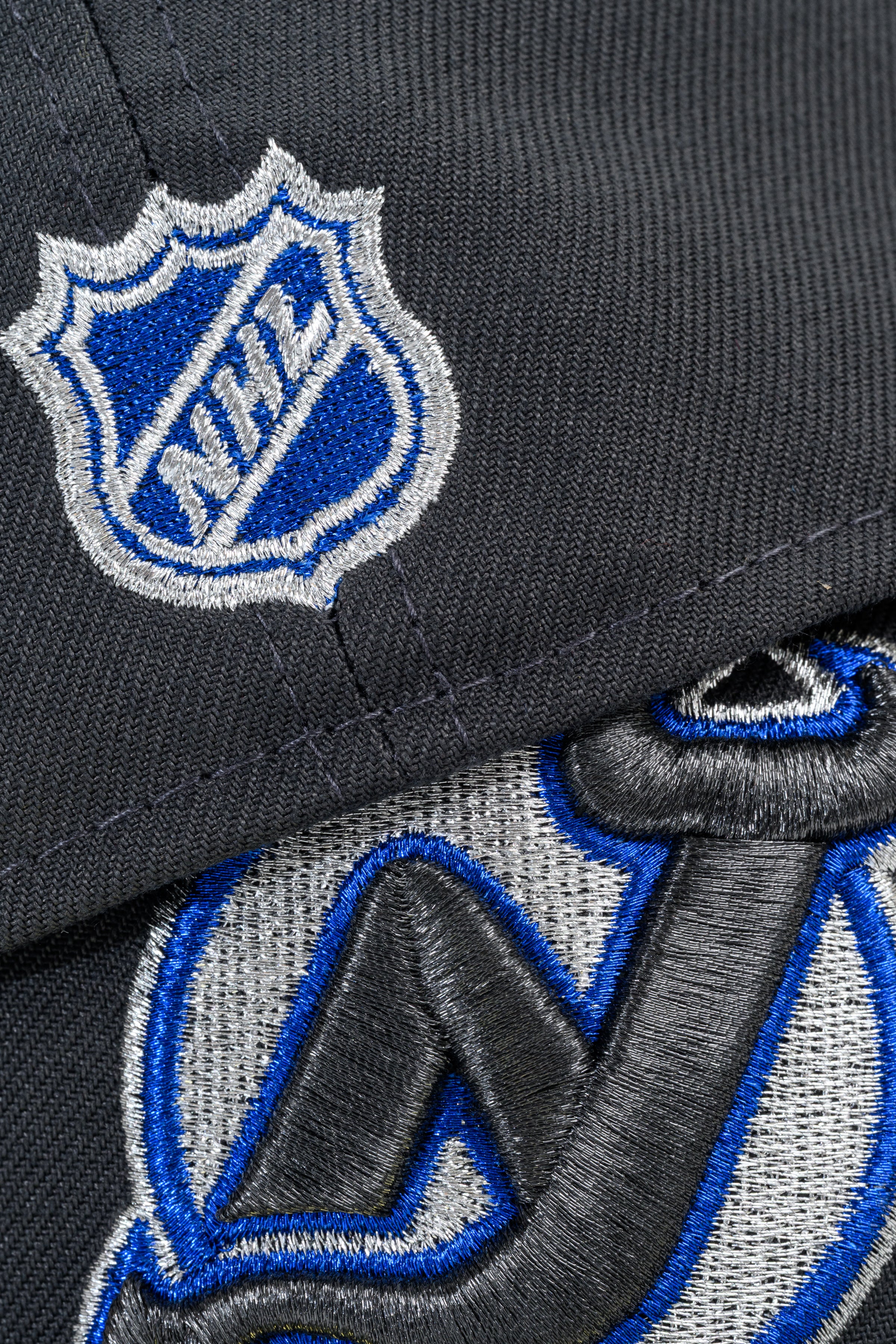 NEW ERA "TRANSIT" NEW JERSEY DEVILS FITTED HAT (DARK GRAPHITE/GREY/BLUE) - Image 7