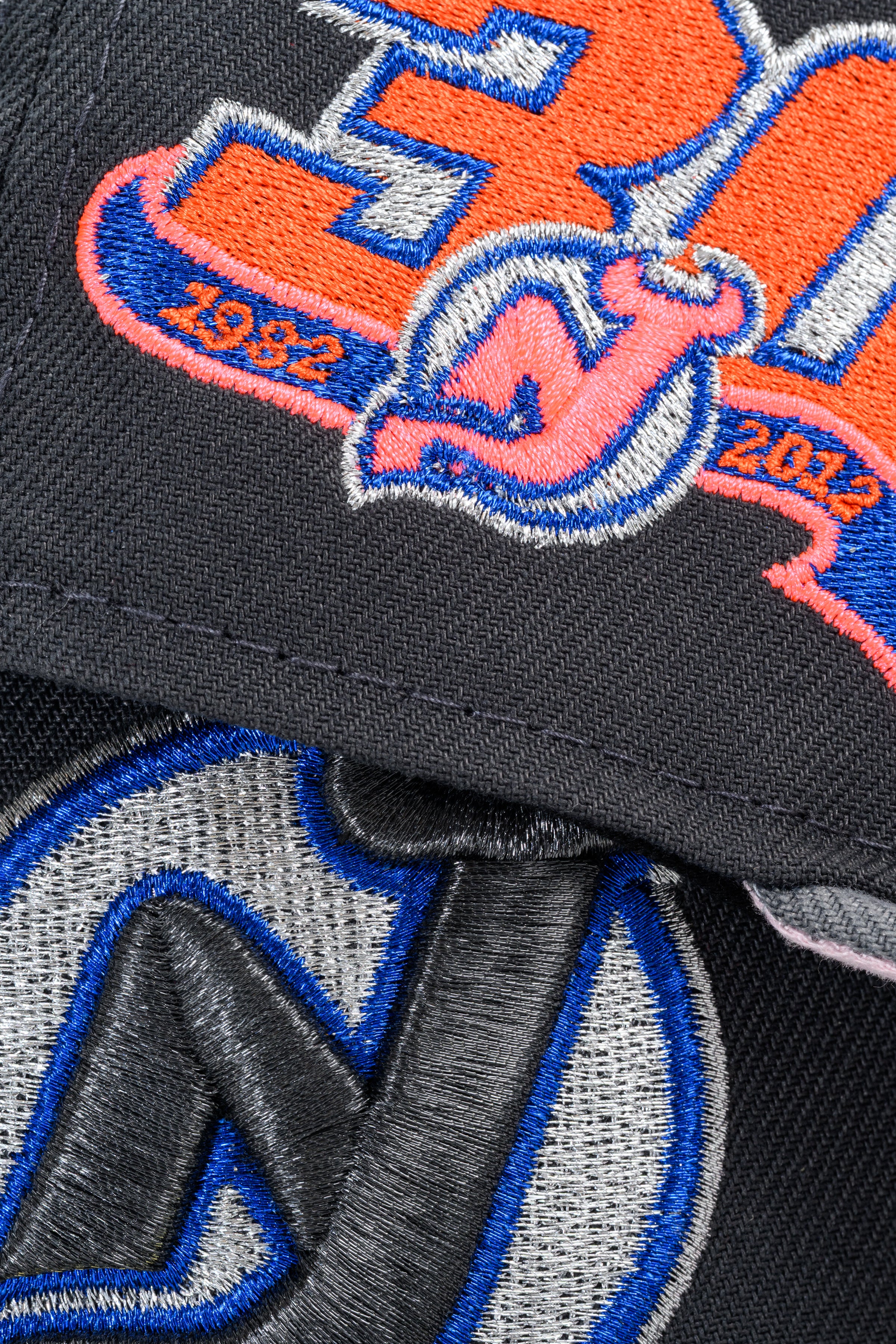 NEW ERA "TRANSIT" NEW JERSEY DEVILS FITTED HAT (DARK GRAPHITE/GREY/BLUE) - Image 8