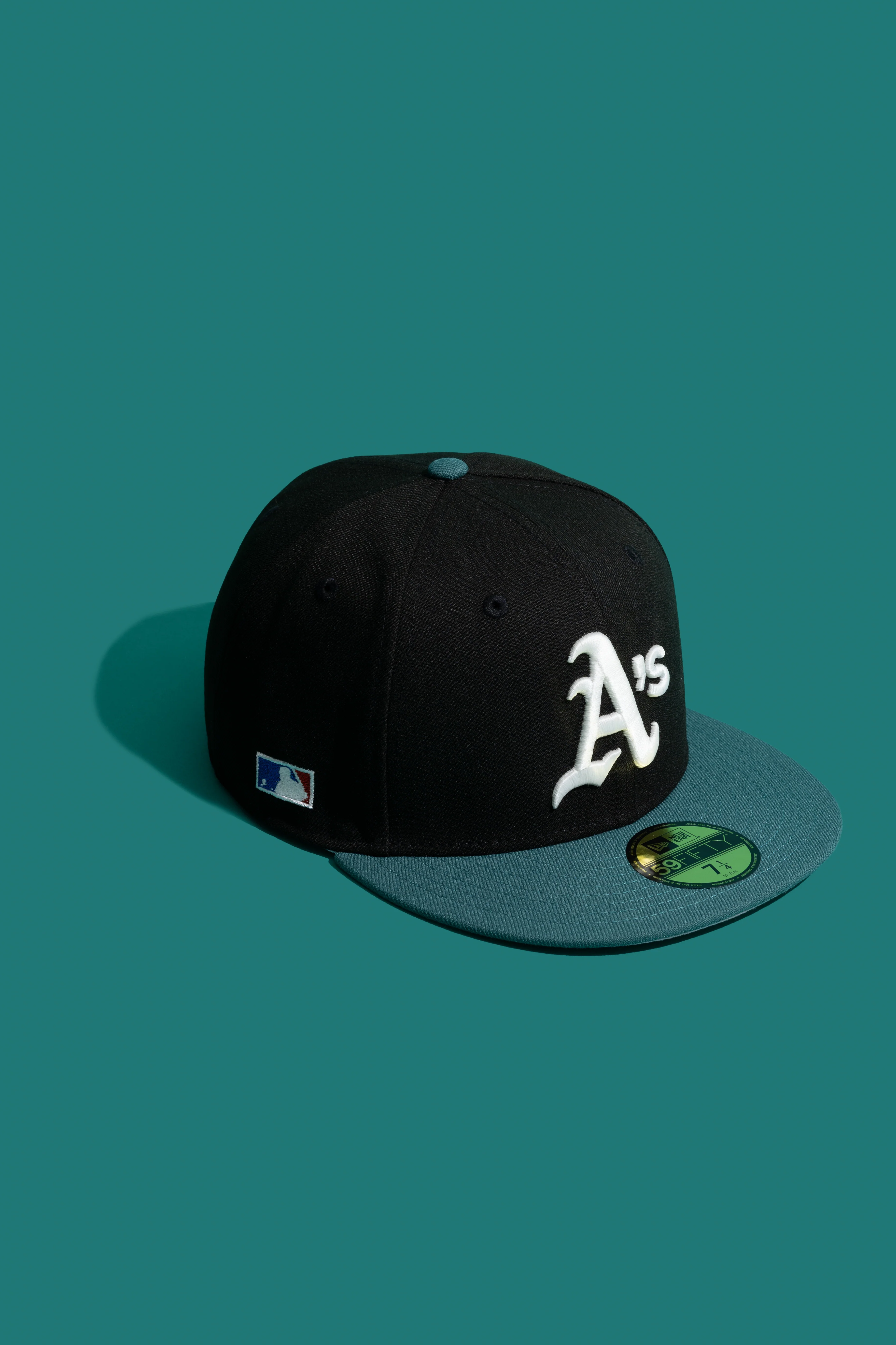 NEW ERA “TURF PINKY" OAKLAND ATHLETICS FITTED HAT (BLACK/GREEN) - Image 2