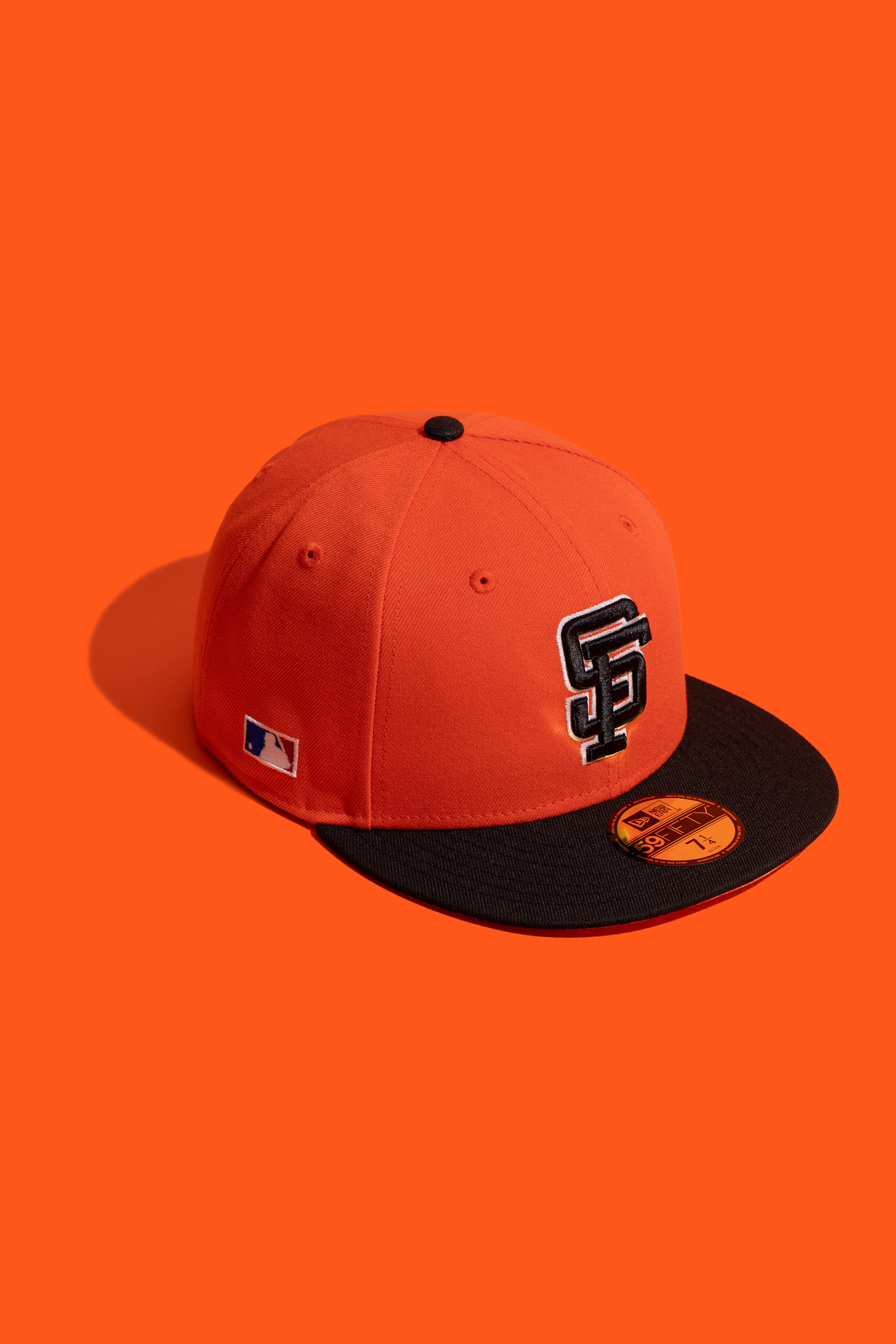 NEW ERA “TURF PINKY" SF GIANTS FITTED HAT (ORANGE/BLACK) - Image 2