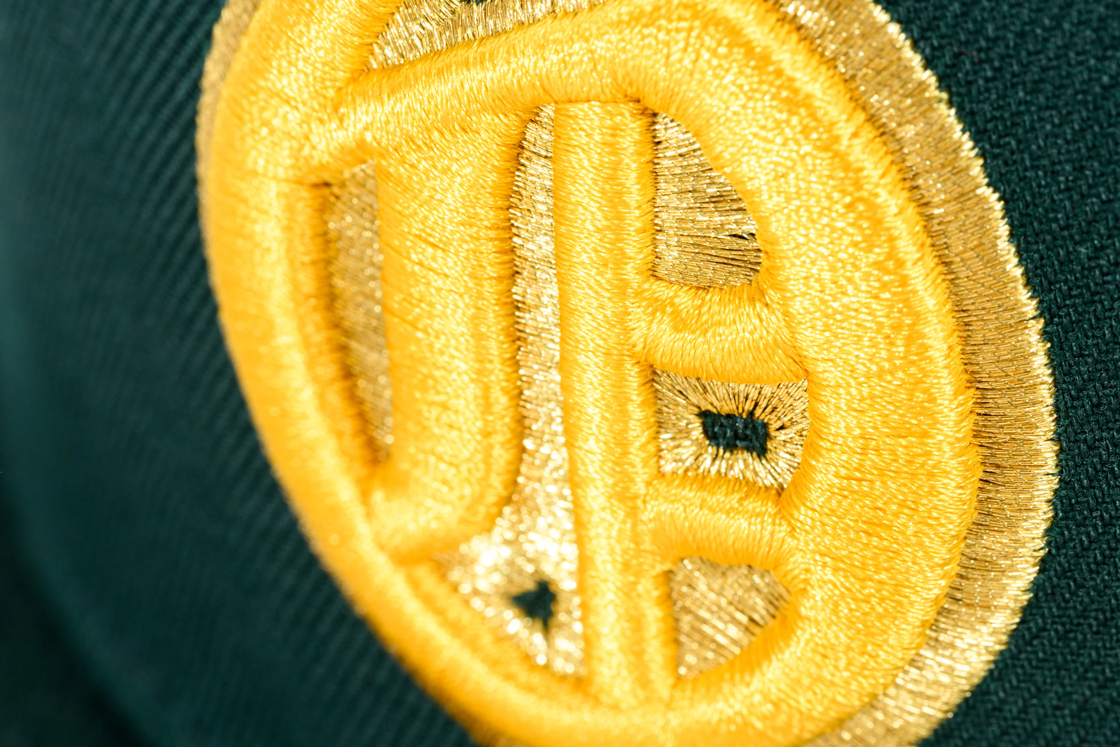 NEW ERA "U OF OAKLAND" OAKLAND OAKS FITTED HAT (DARK GREEN/YELLOW) - Image 8