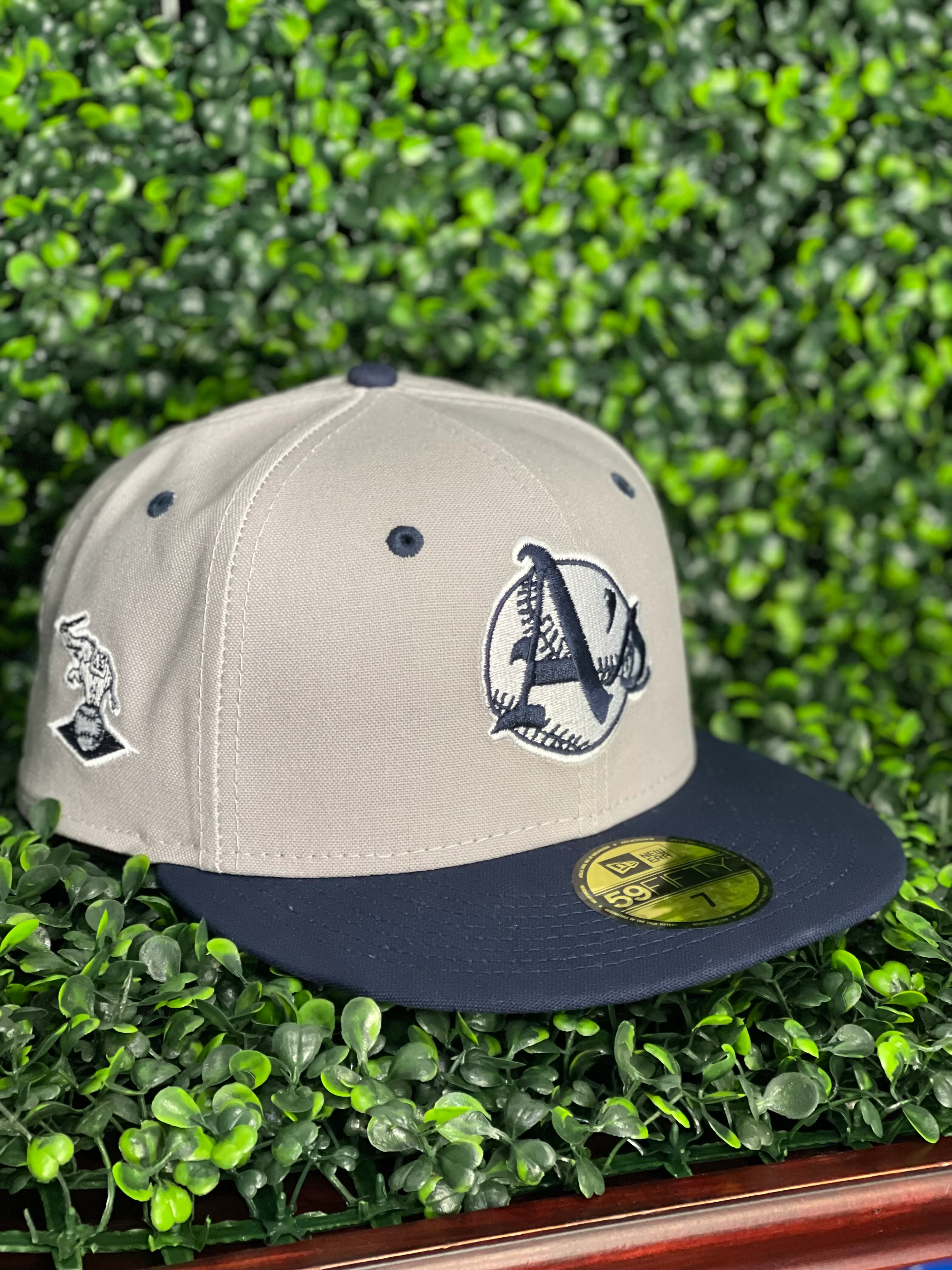 NEW ERA “UNIVERSITY” KC ATHLETICS FITTED HAT (GREY/OCEANSIDE BLUE)