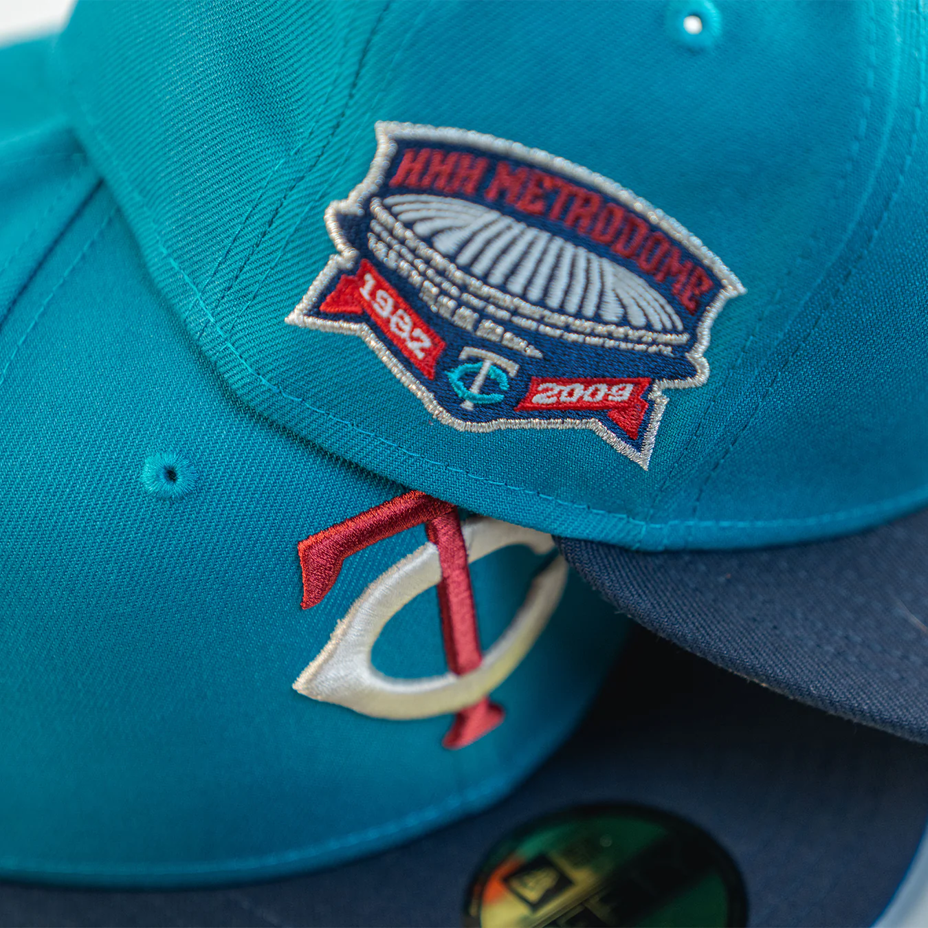 NEW ERA "VAPOR" MINNESOTA TWINS FITTED HAT (AQUA/NAVY) - Image 2