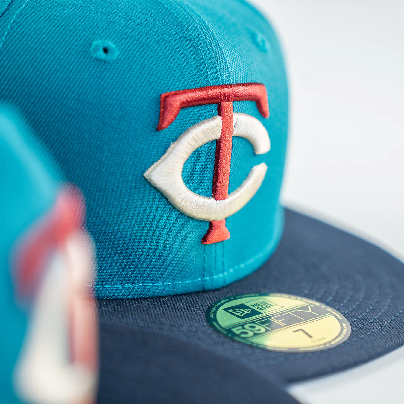 NEW ERA "VAPOR" MINNESOTA TWINS FITTED HAT (AQUA/NAVY) - Image 6