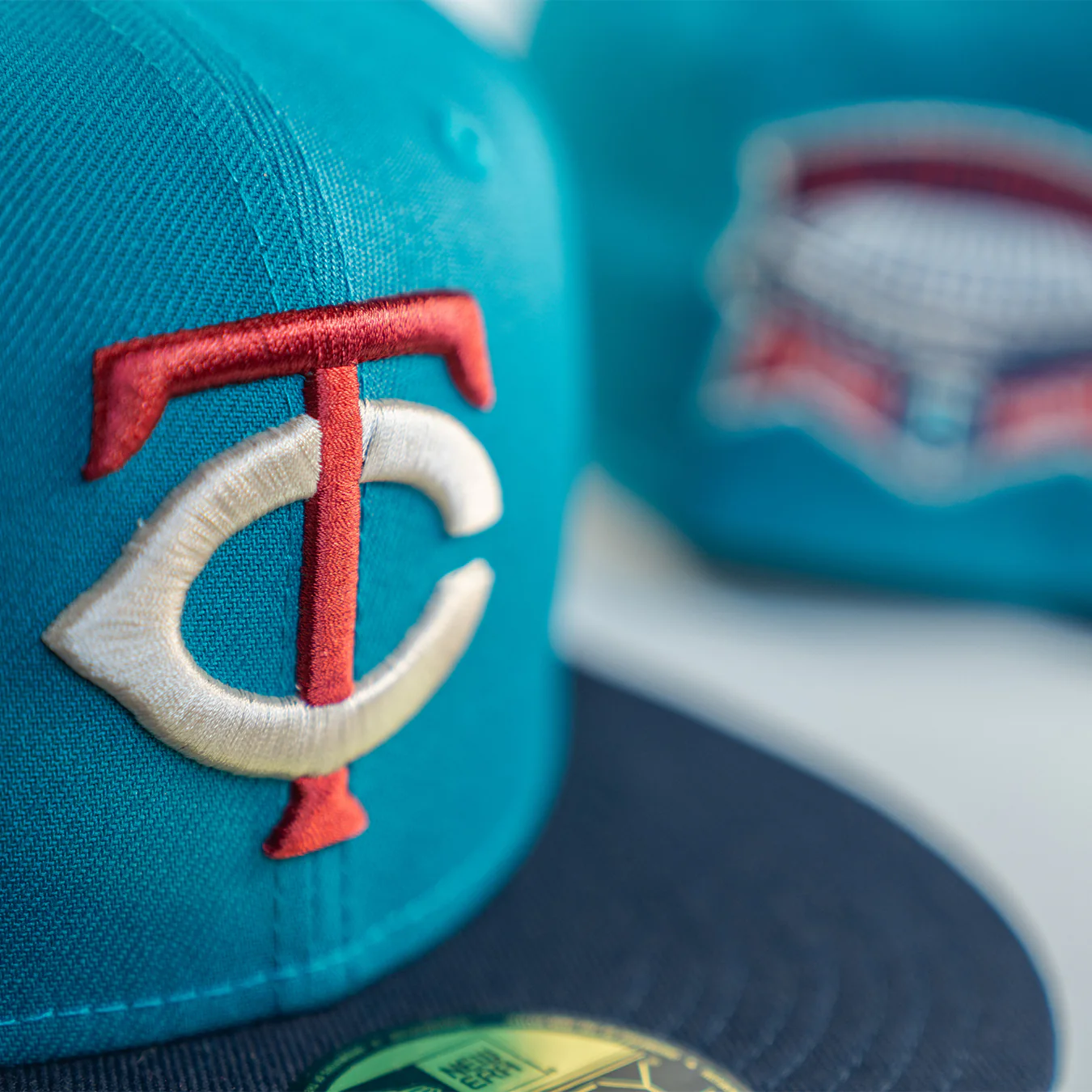 NEW ERA "VAPOR" MINNESOTA TWINS FITTED HAT (AQUA/NAVY) - Image 8