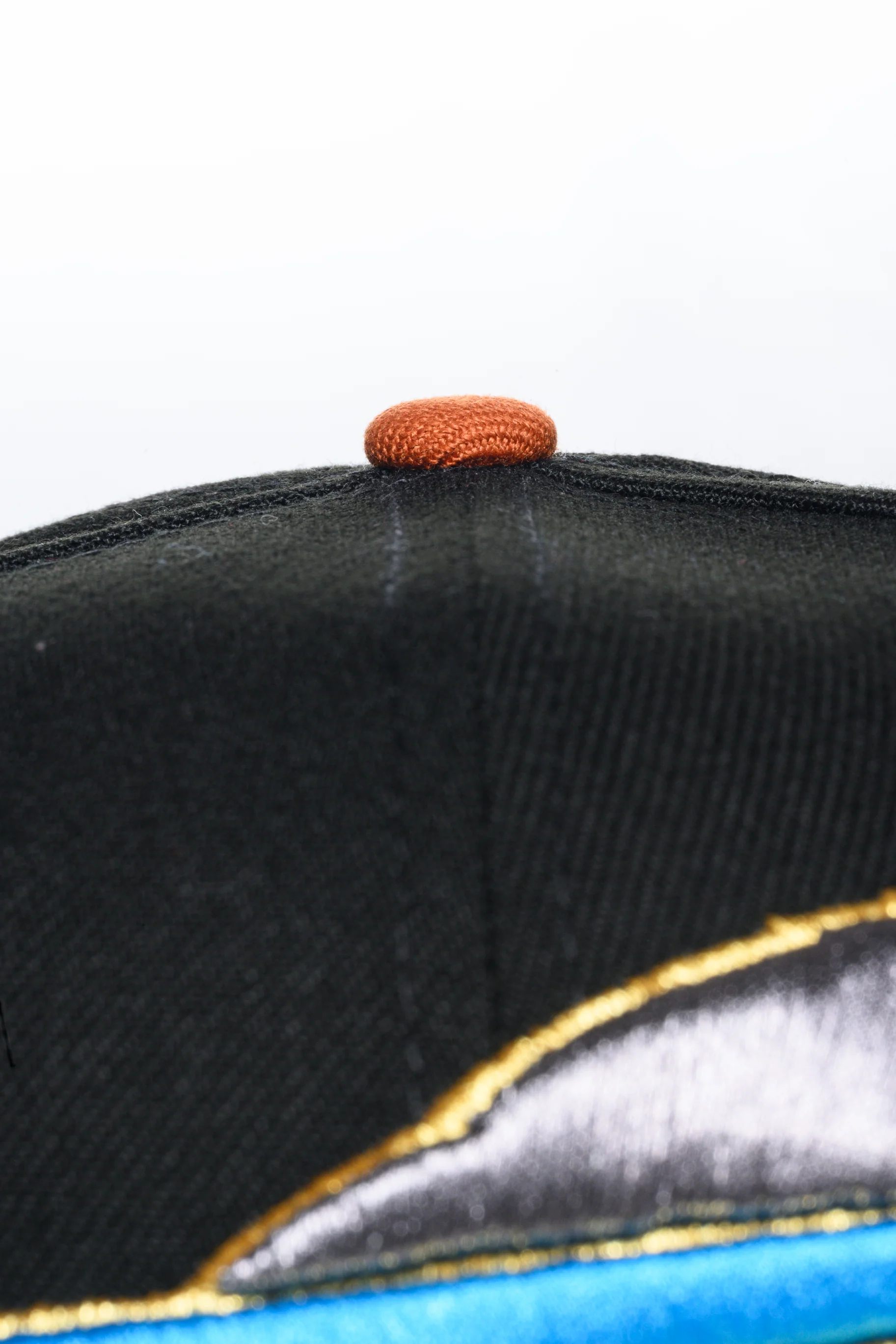 NEW ERA "WATER BUFFALOS" BUFFALO BILLS FITTED HAT (BLACK/NAVY) - Image 4