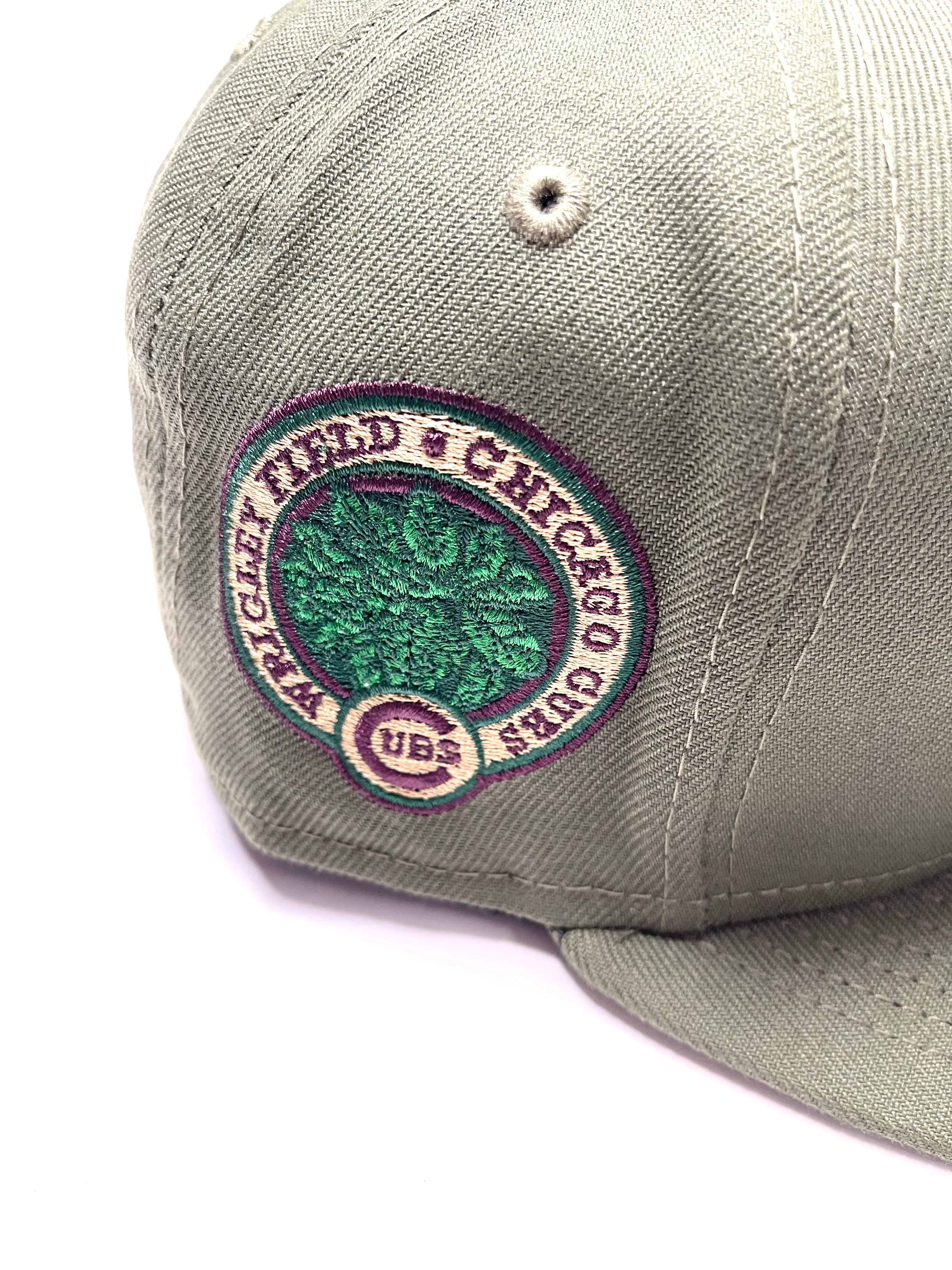 NEW ERA “WINE COUNTRY” CHICAGO CUBS FITTED HAT (OLIVE GREEN/MAROON) - Image 3