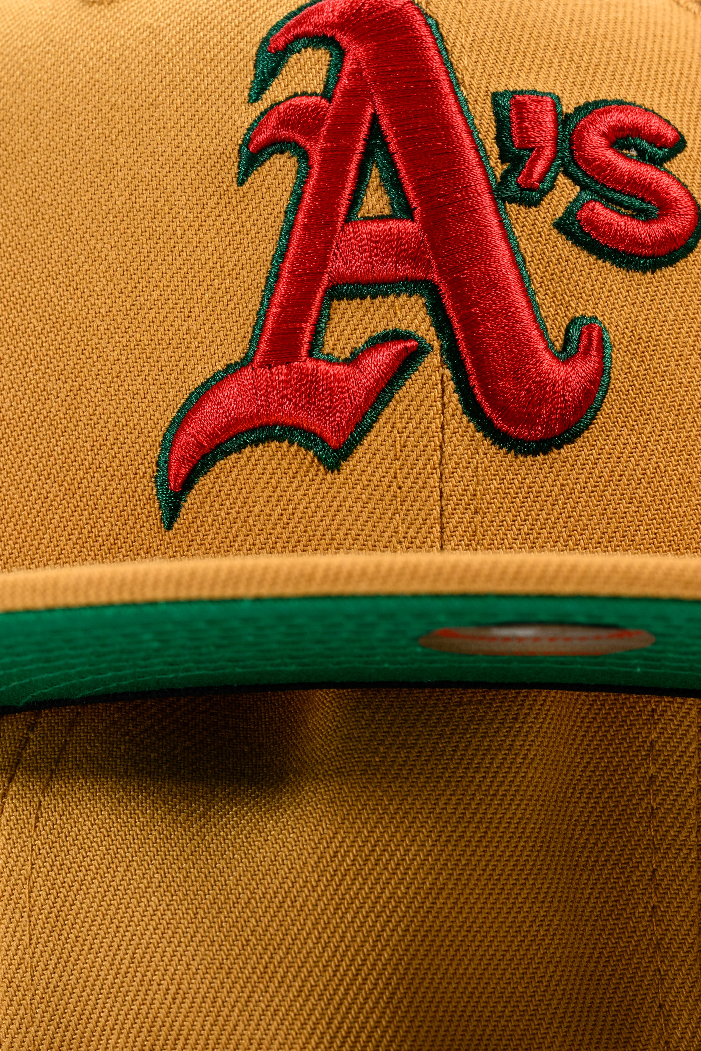 NEW ERA "WREATH" OAKLAND A'S FITTED HAT (TAN/DARK GREEN) - Image 4