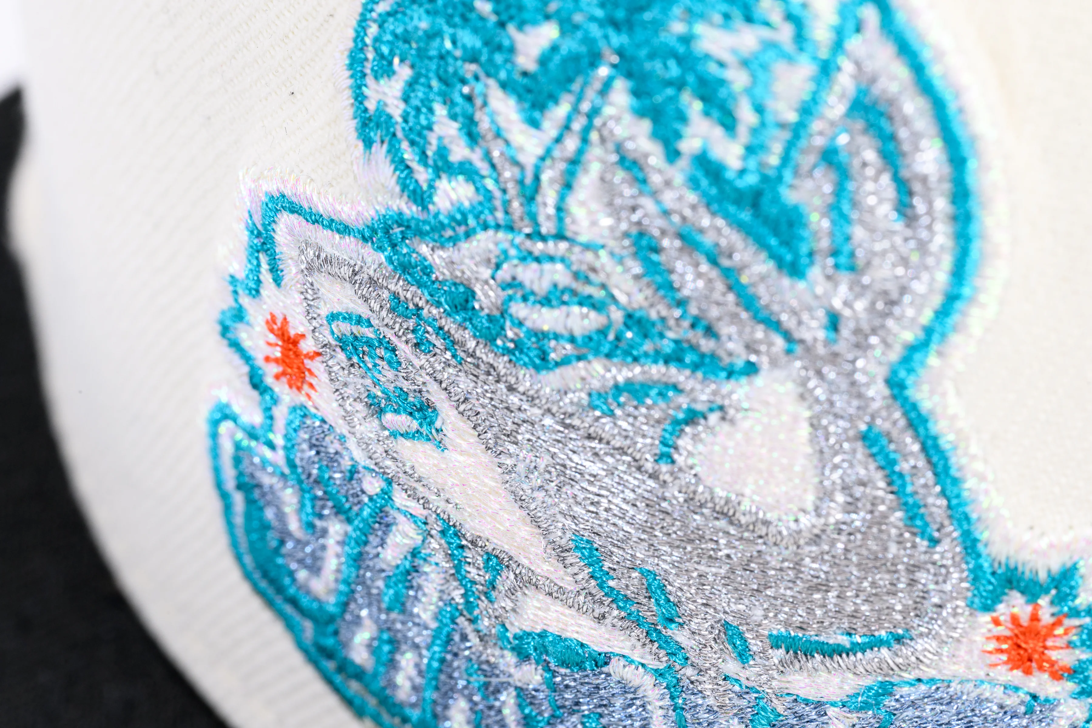 NEW ERA "YACHT ROCK" SAN JOSE SHARKS FITTED HAT (CHROME/BLACK) - Image 4