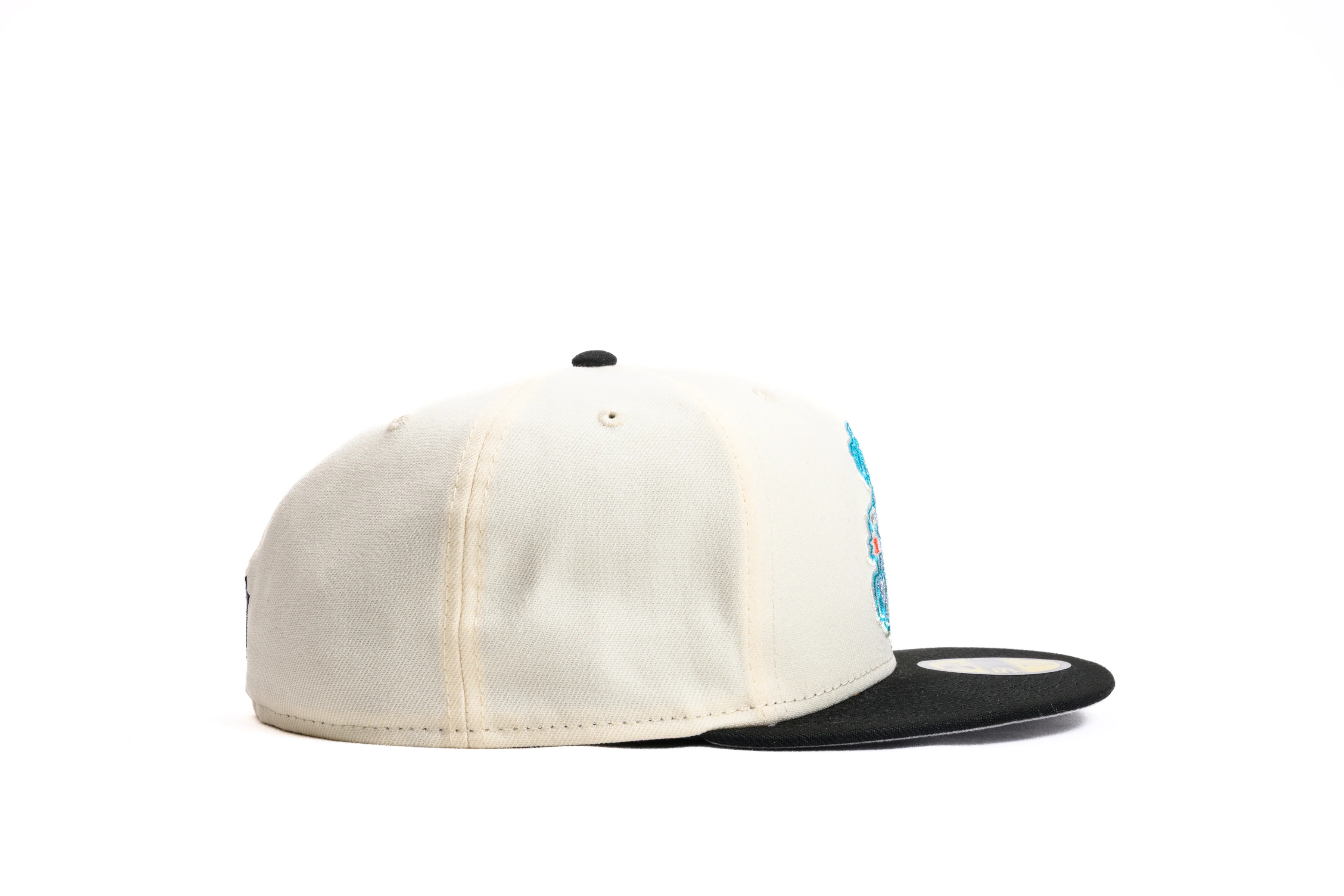 NEW ERA "YACHT ROCK" SAN JOSE SHARKS FITTED HAT (CHROME/BLACK) - Image 7