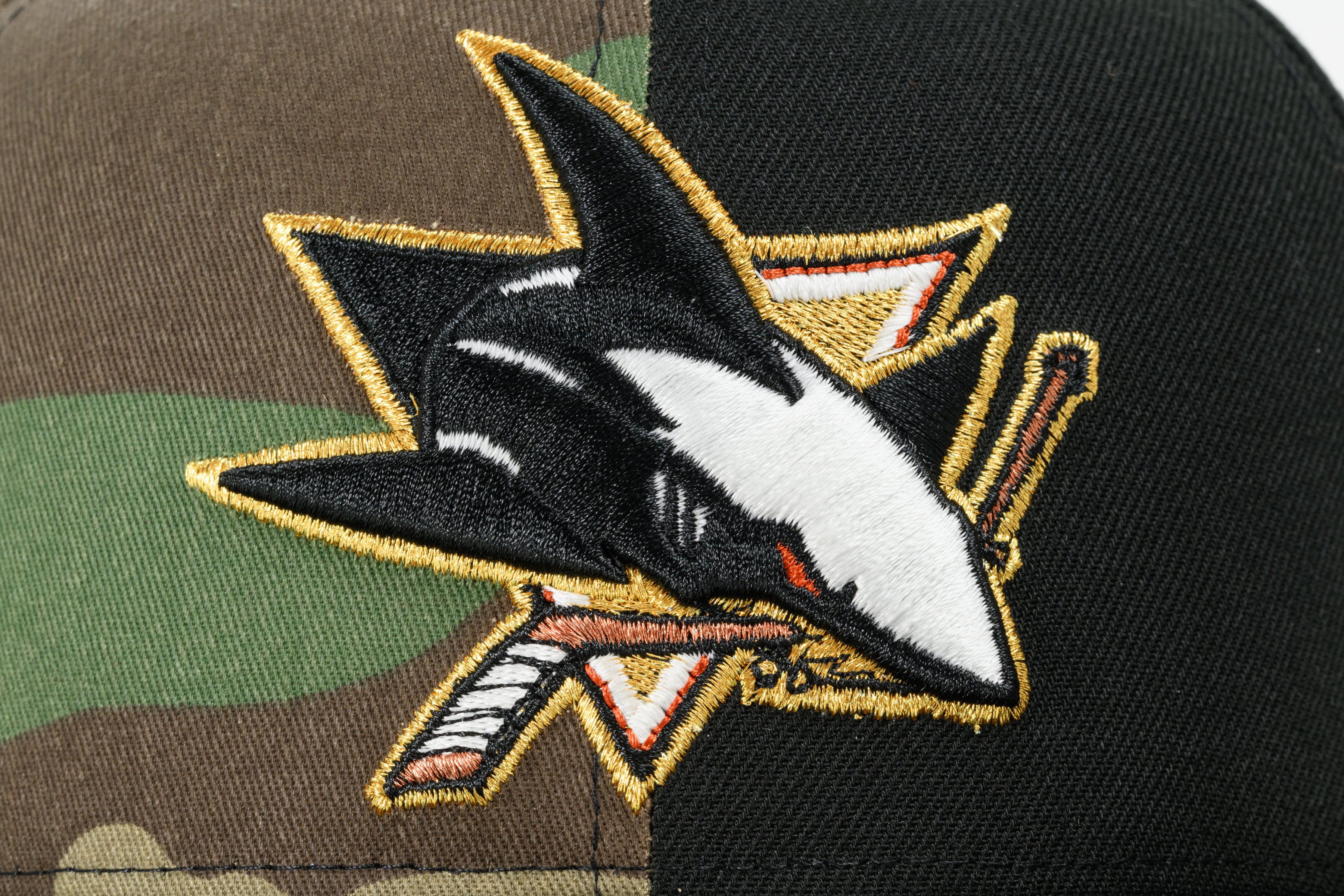 ***PRE-ORDER*** NEW ERA "BAYPE” SAN JOSE SHARKS  FITTED HAT (WOODLAND CAMO/BLACK/RED) - Image 4