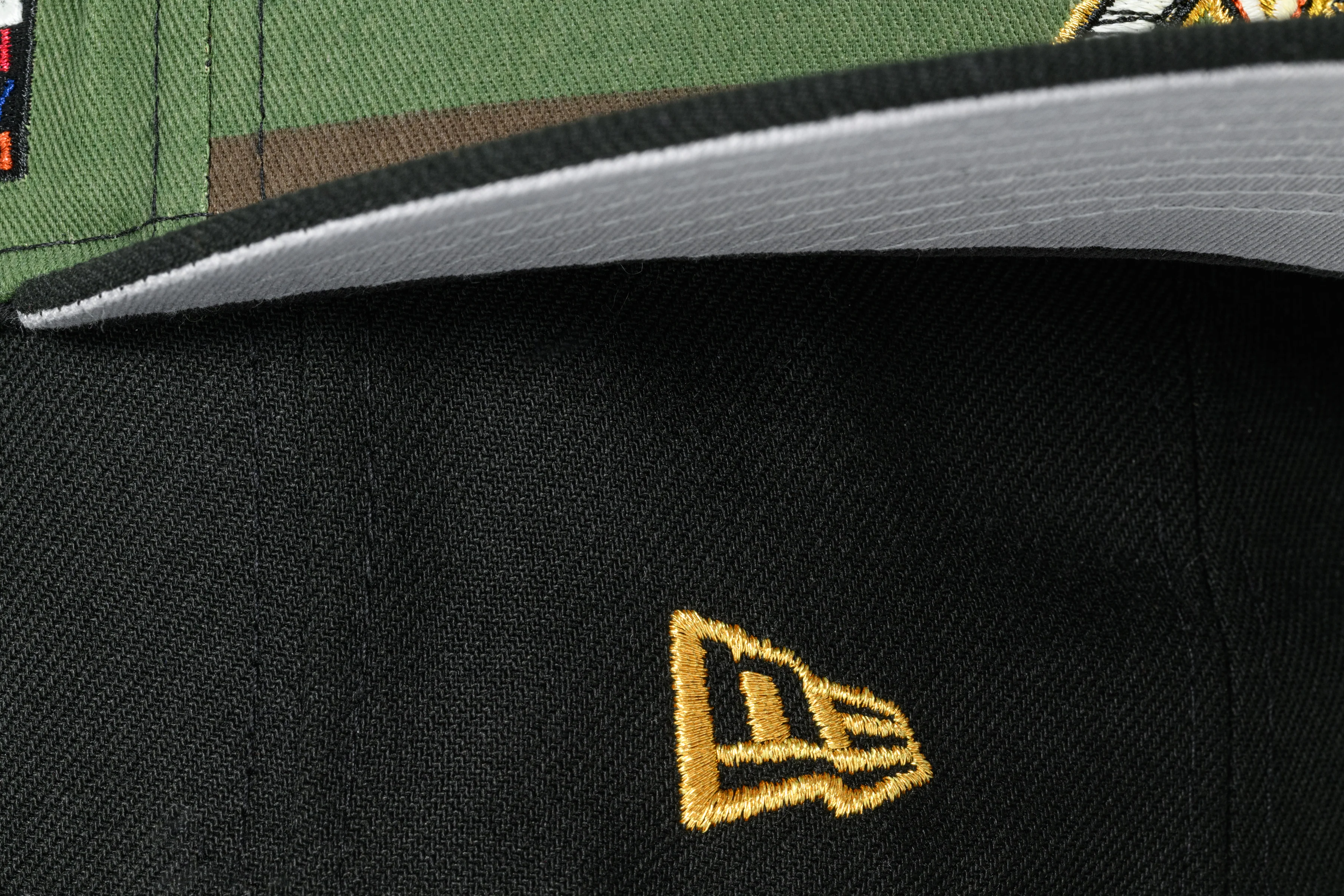 ***PRE-ORDER*** NEW ERA "BAYPE” SAN JOSE SHARKS  FITTED HAT (WOODLAND CAMO/BLACK/RED) - Image 7