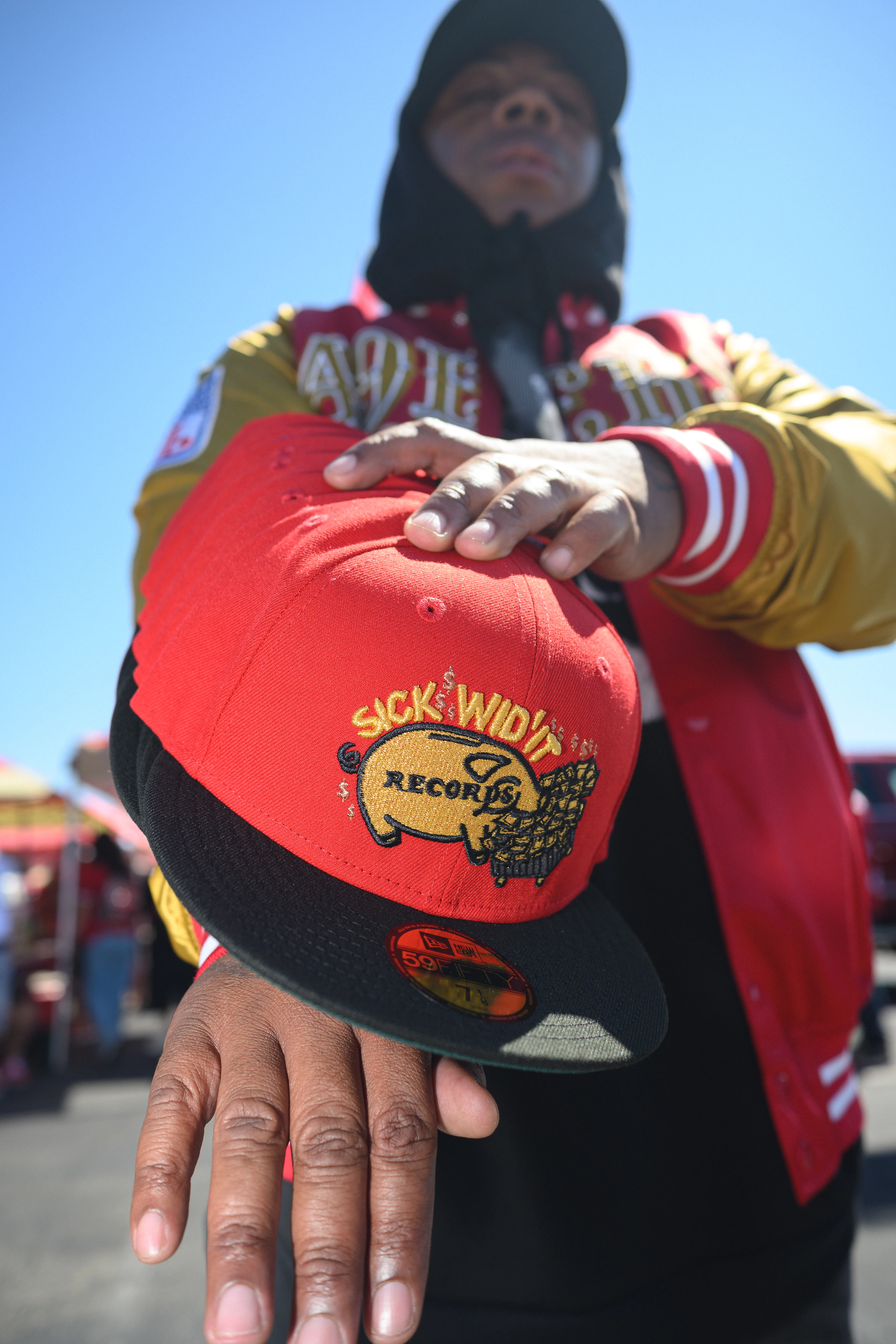 SFC X SICK WID IT RECORDS "40-NINER" NEW ERA FITTED HAT (RED/BLACK) - Image 11