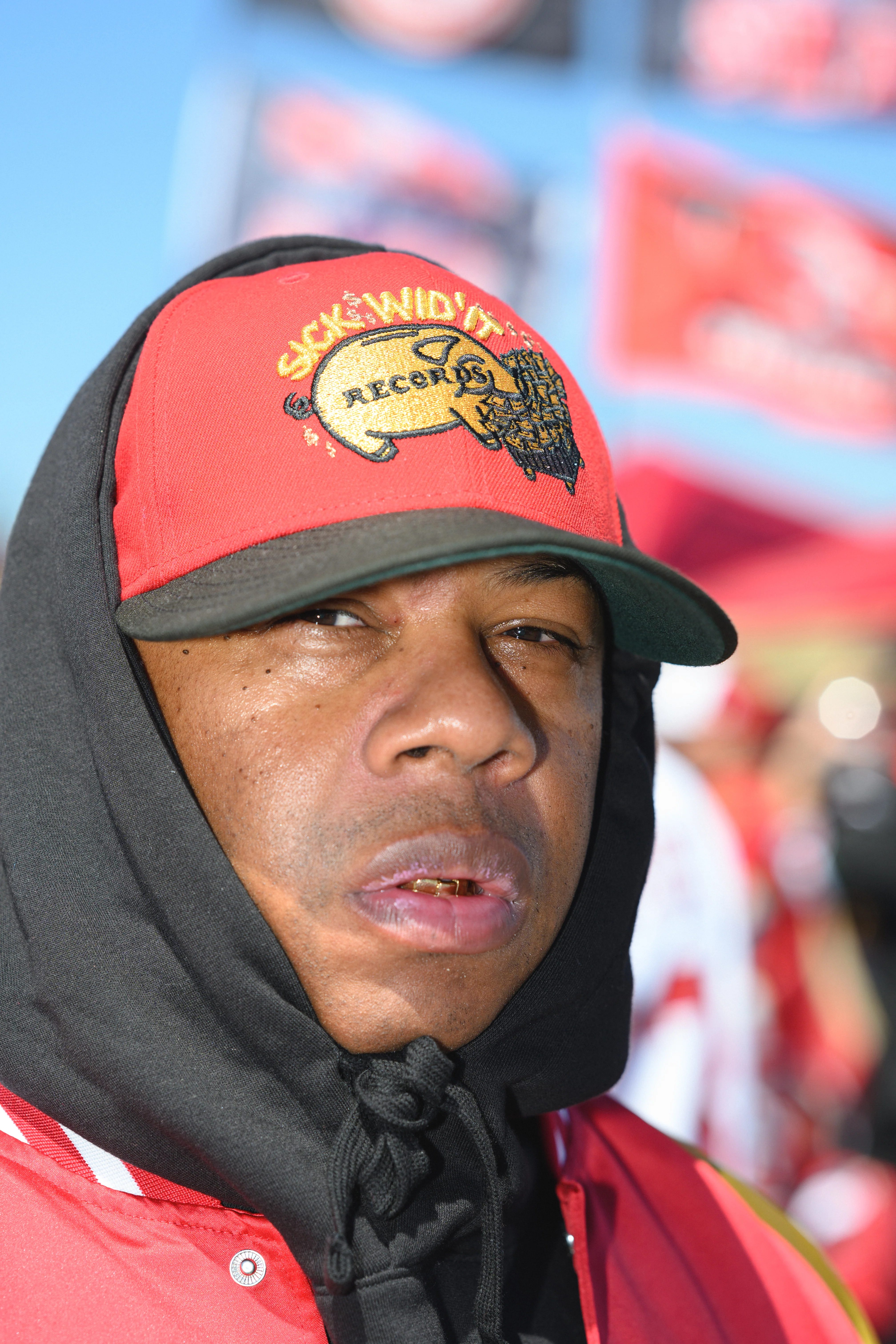 SFC X SICK WID IT RECORDS "40-NINER" NEW ERA FITTED HAT (RED/BLACK) - Image 8